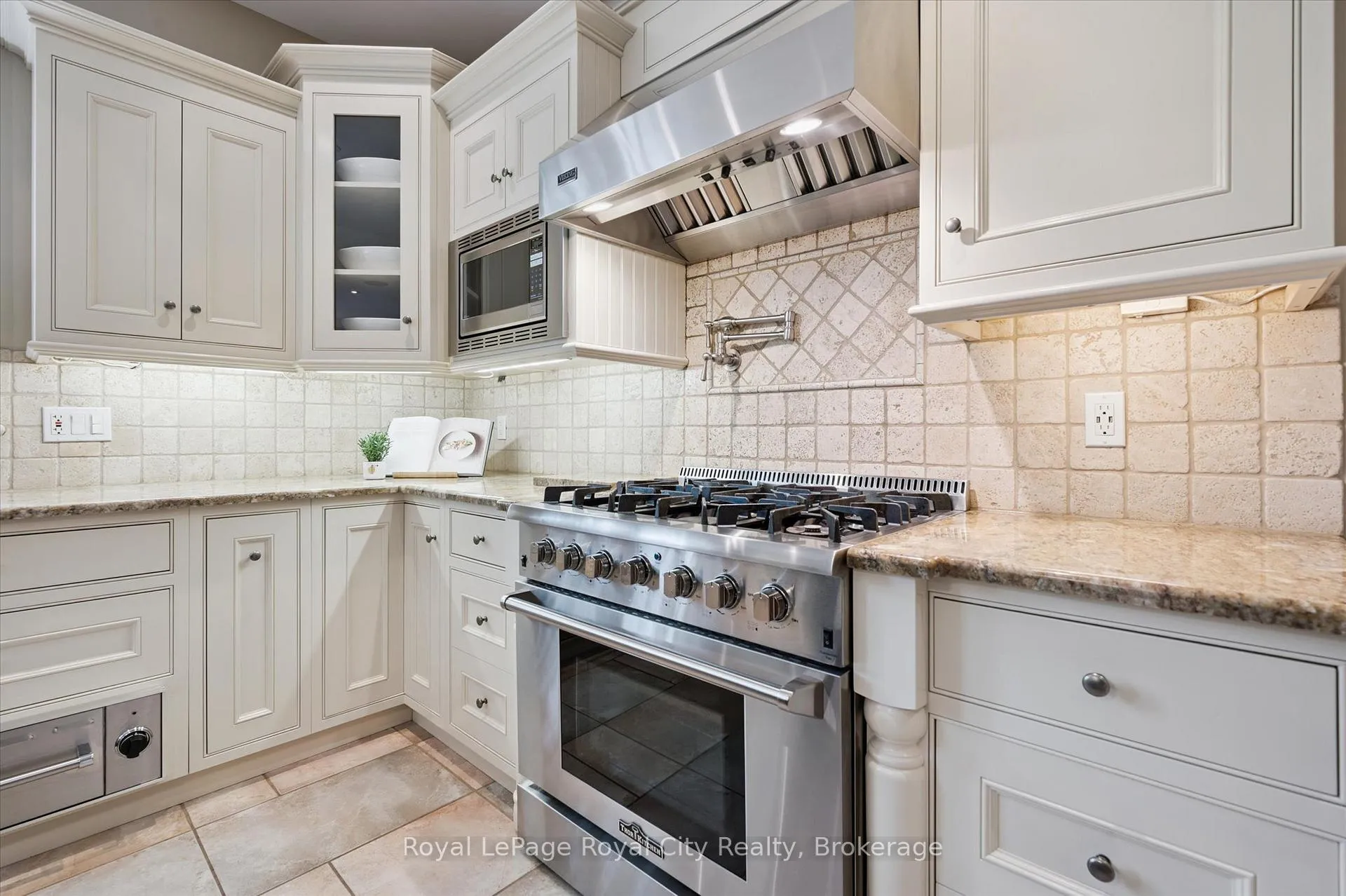 Photo 13 of 66 Grange Street, Guelph, St. George's — HOMEH
