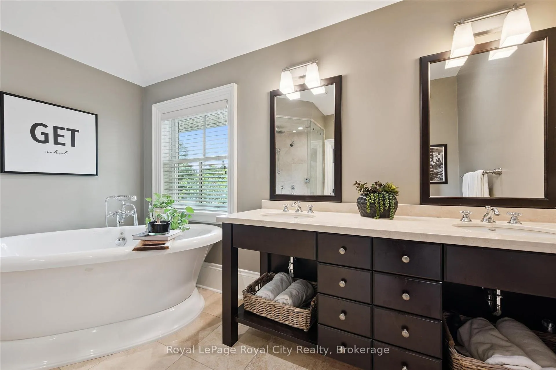 Photo 23 of 66 Grange Street, Guelph, St. George's — HOMEH