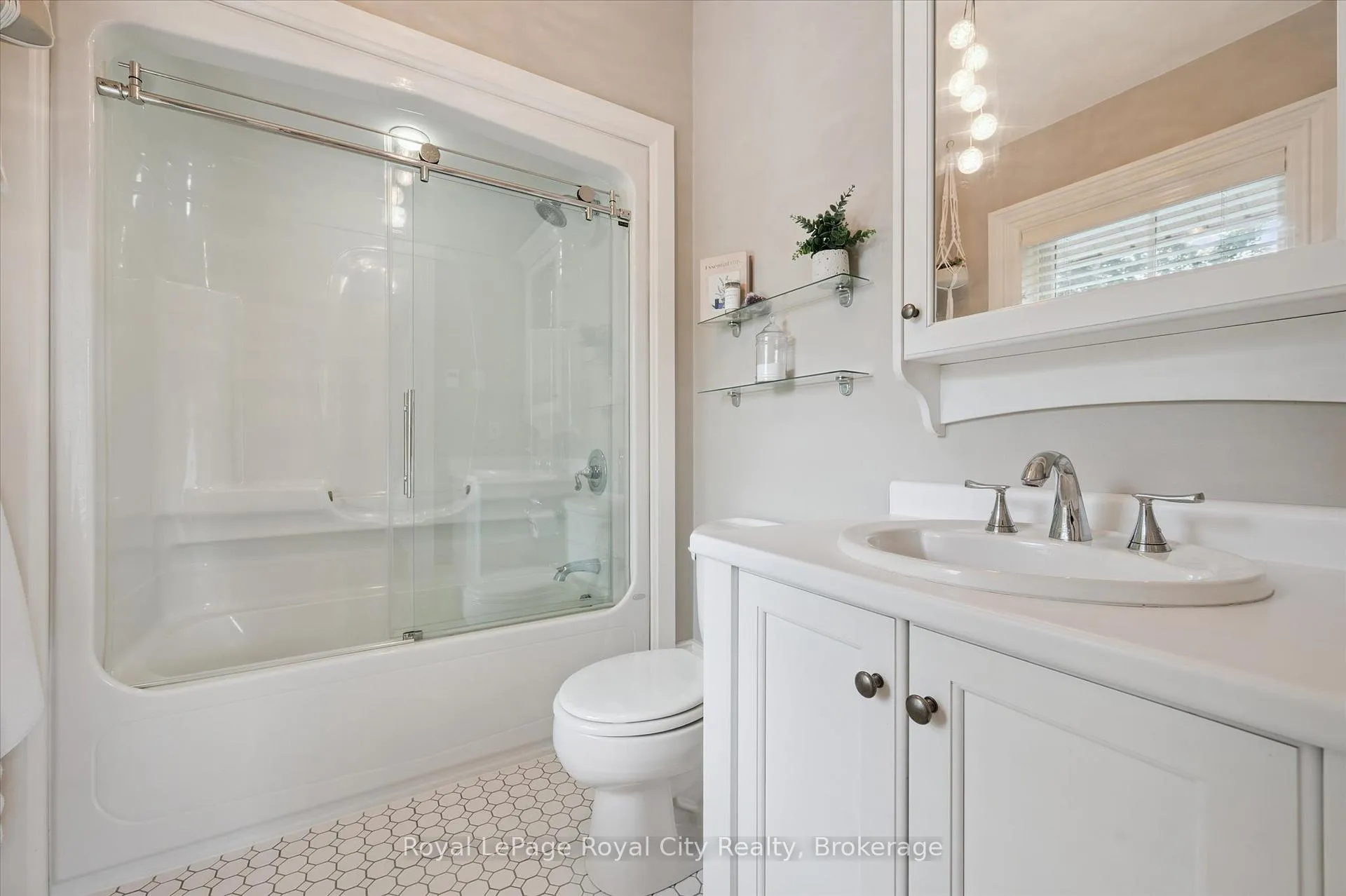 Photo 26 of 66 Grange Street, Guelph, St. George's — HOMEH