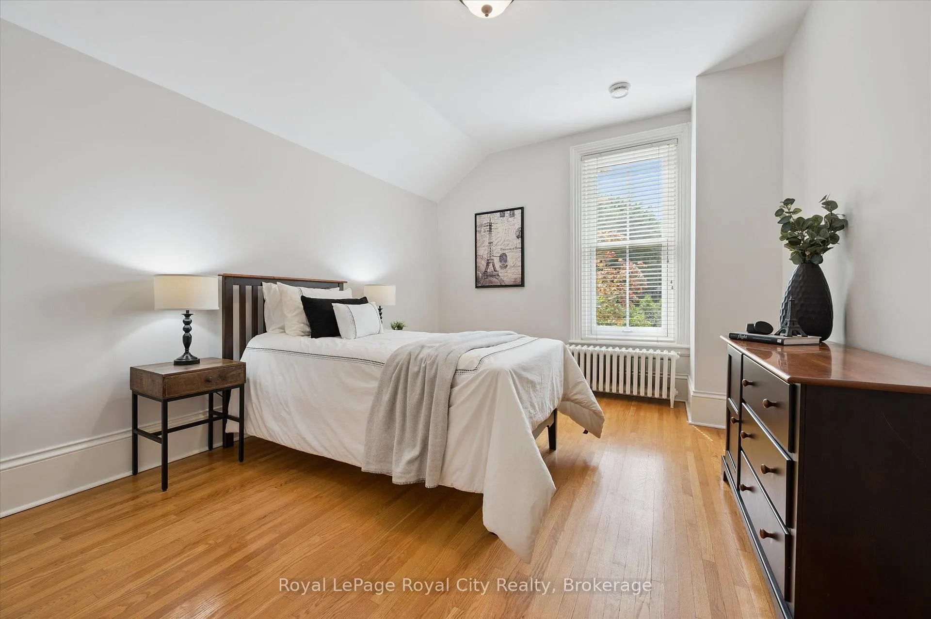 Photo 29 of 66 Grange Street, Guelph, St. George's — HOMEH