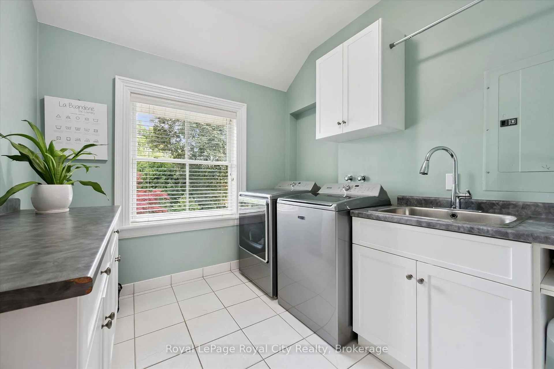 Photo 33 of 66 Grange Street, Guelph, St. George's — HOMEH
