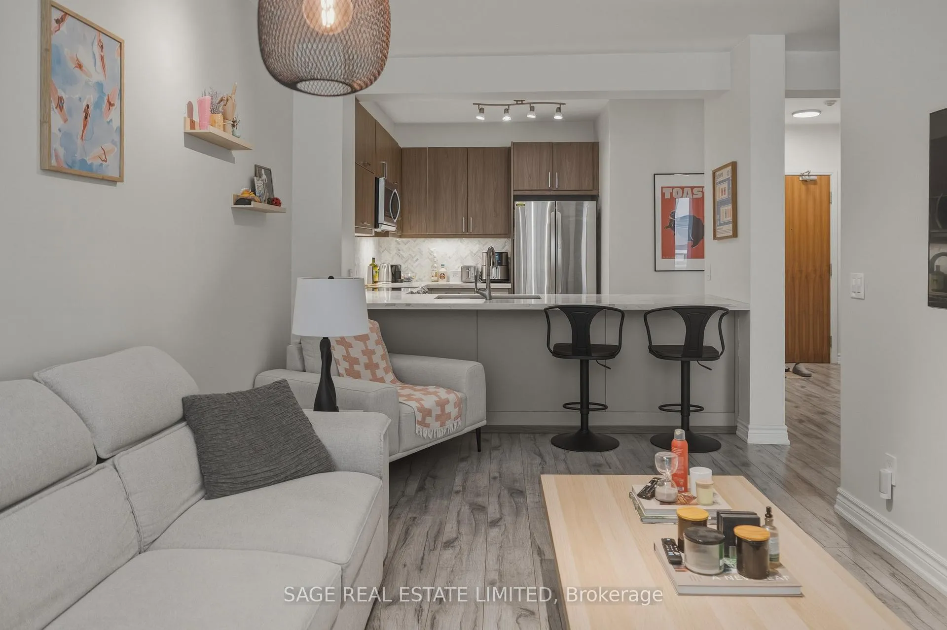 Photo 3 of Unit 207, 88 Broadway Avenue, Toronto, Mount Pleasant West — HOMEH