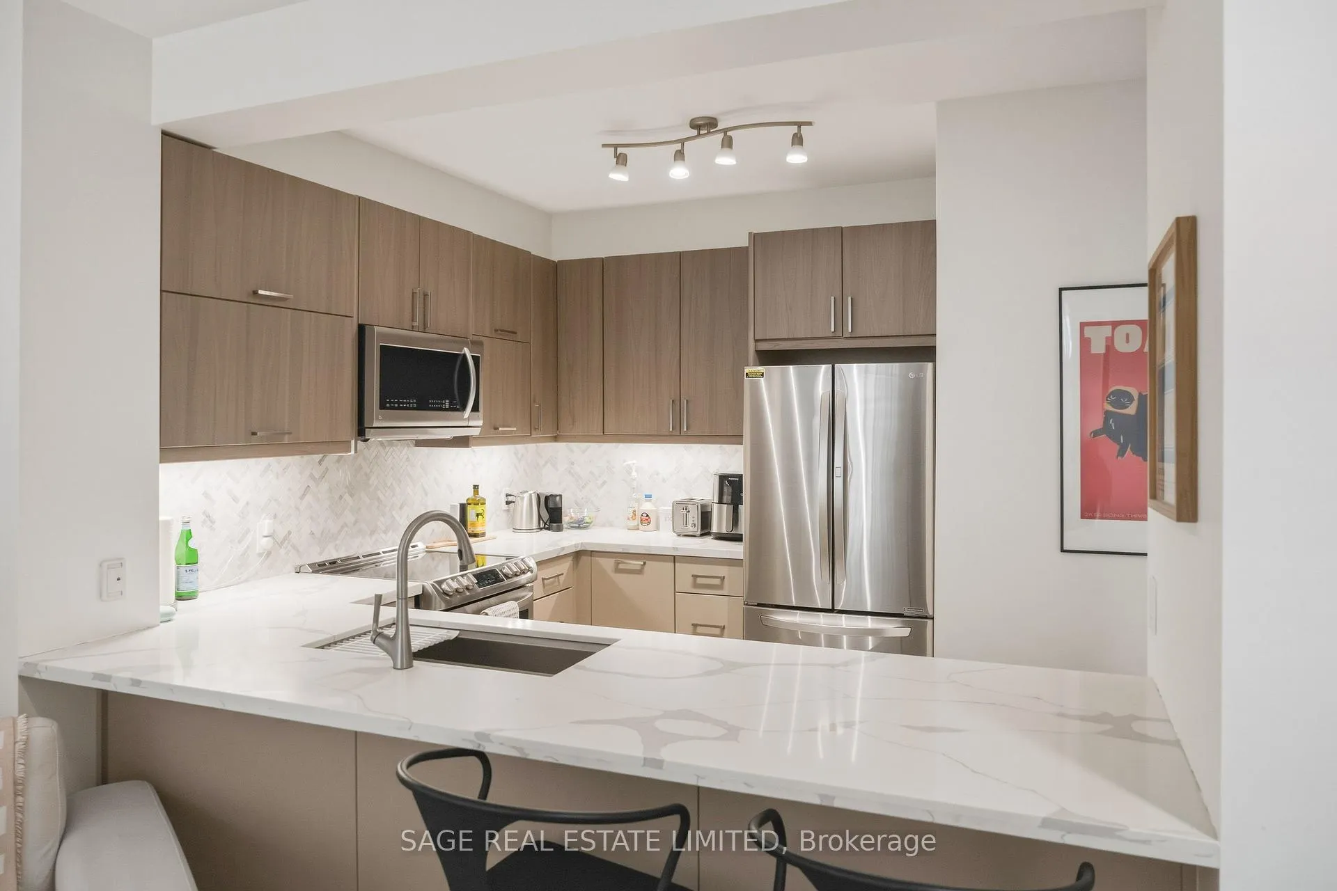 Photo 4 of Unit 207, 88 Broadway Avenue, Toronto, Mount Pleasant West — HOMEH