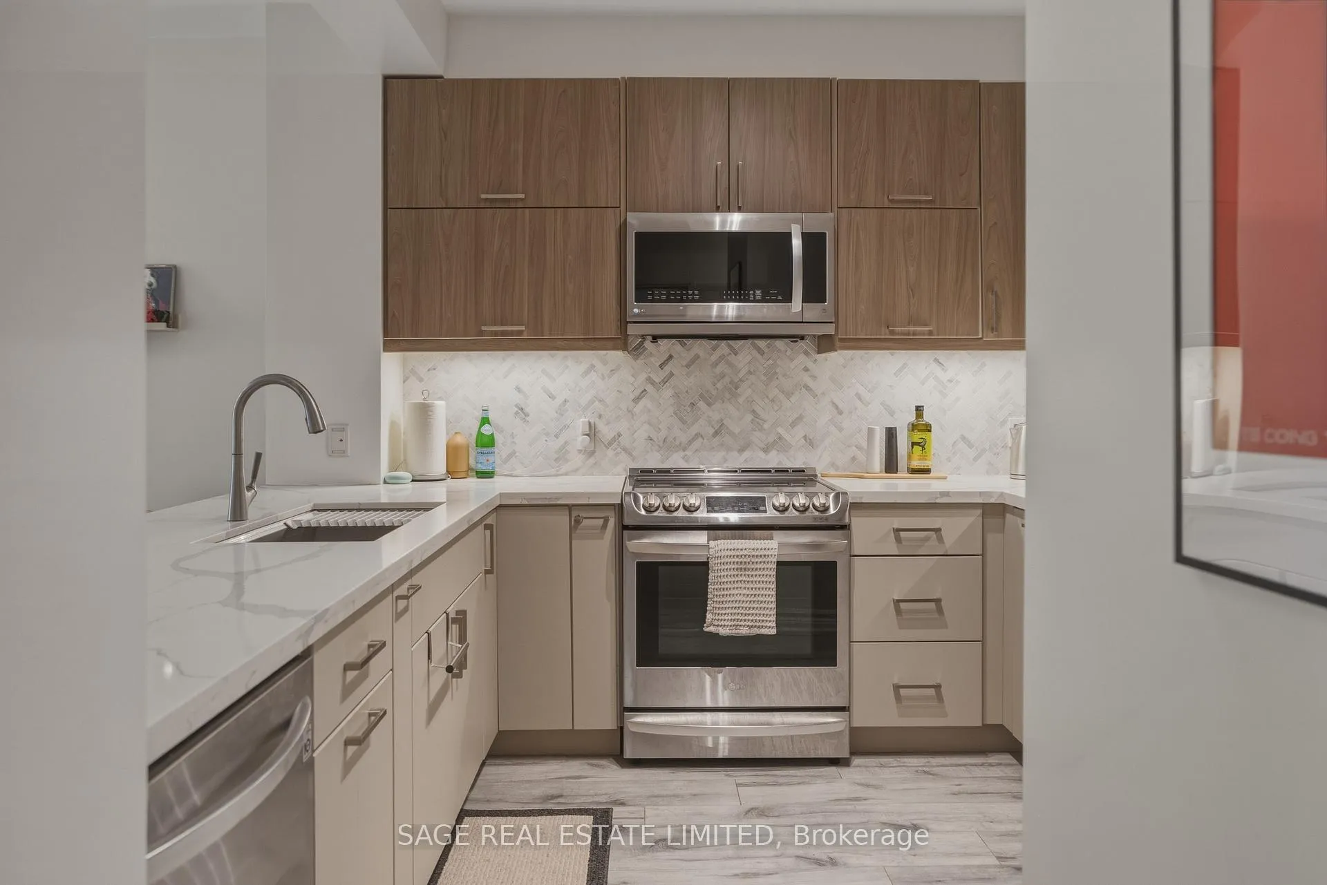 Photo 5 of Unit 207, 88 Broadway Avenue, Toronto, Mount Pleasant West — HOMEH