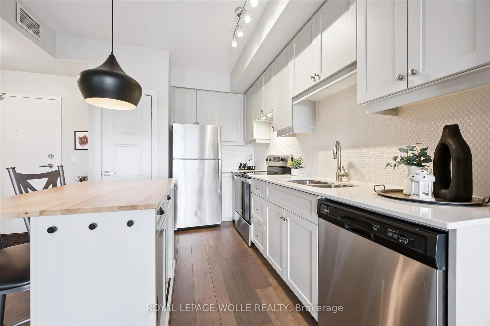 Photo 10 of 610 - 255 Northfield Drive, Waterloo — HOMEH