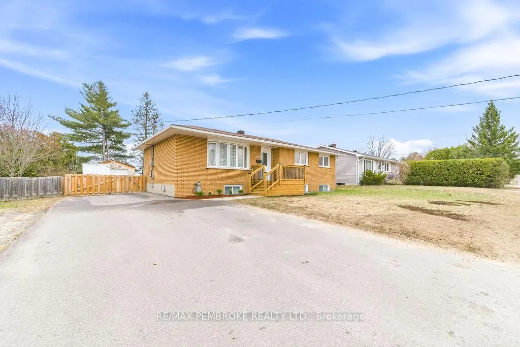 Photo 2 of 34 John Street, Petawawa — HOMEH