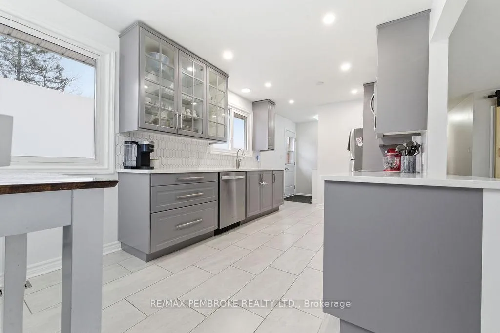 Photo 13 of 34 John Street, Petawawa — HOMEH