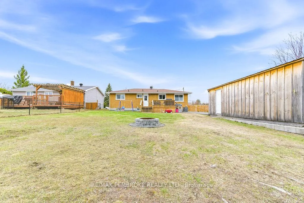 Photo 40 of 34 John Street, Petawawa — HOMEH
