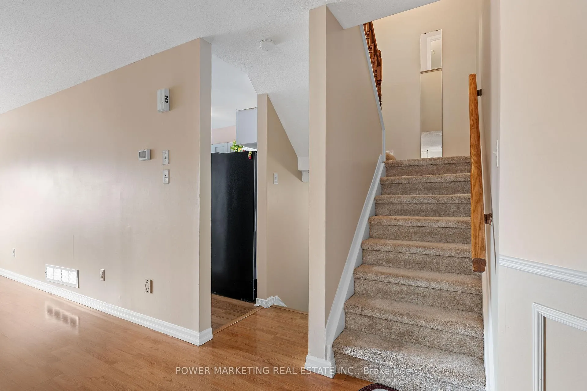 Photo 9 of 1096 Ballantyne Drive, Ottawa, Fallingbrook/Gardenway South — HOMEH