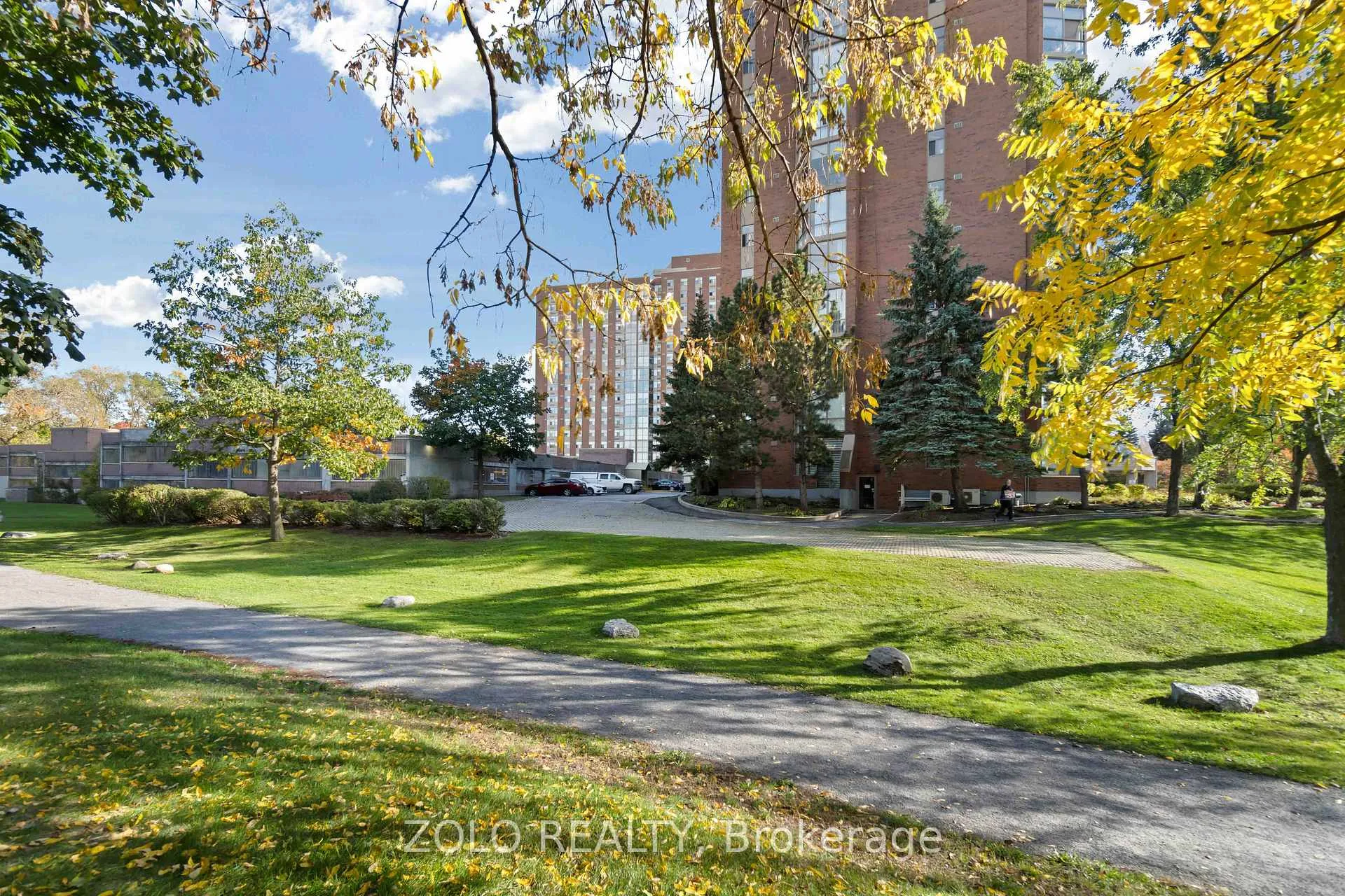 Photo 4 of Unit 501, 2759 Carousel Crescent, Ottawa, Emerald Woods/Sawmill Creek — HOMEH