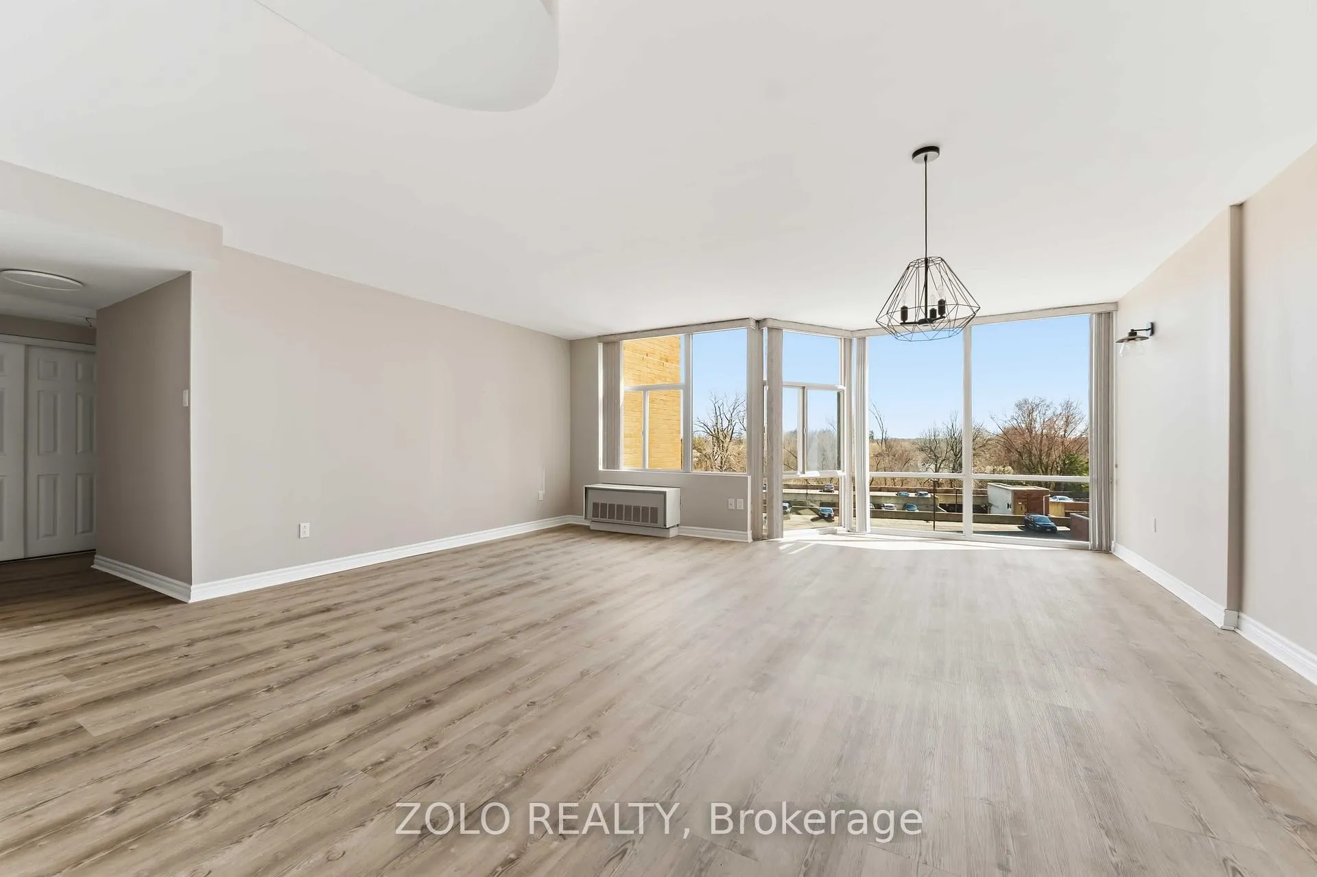 Photo 10 of Unit 501, 2759 Carousel Crescent, Ottawa, Emerald Woods/Sawmill Creek — HOMEH