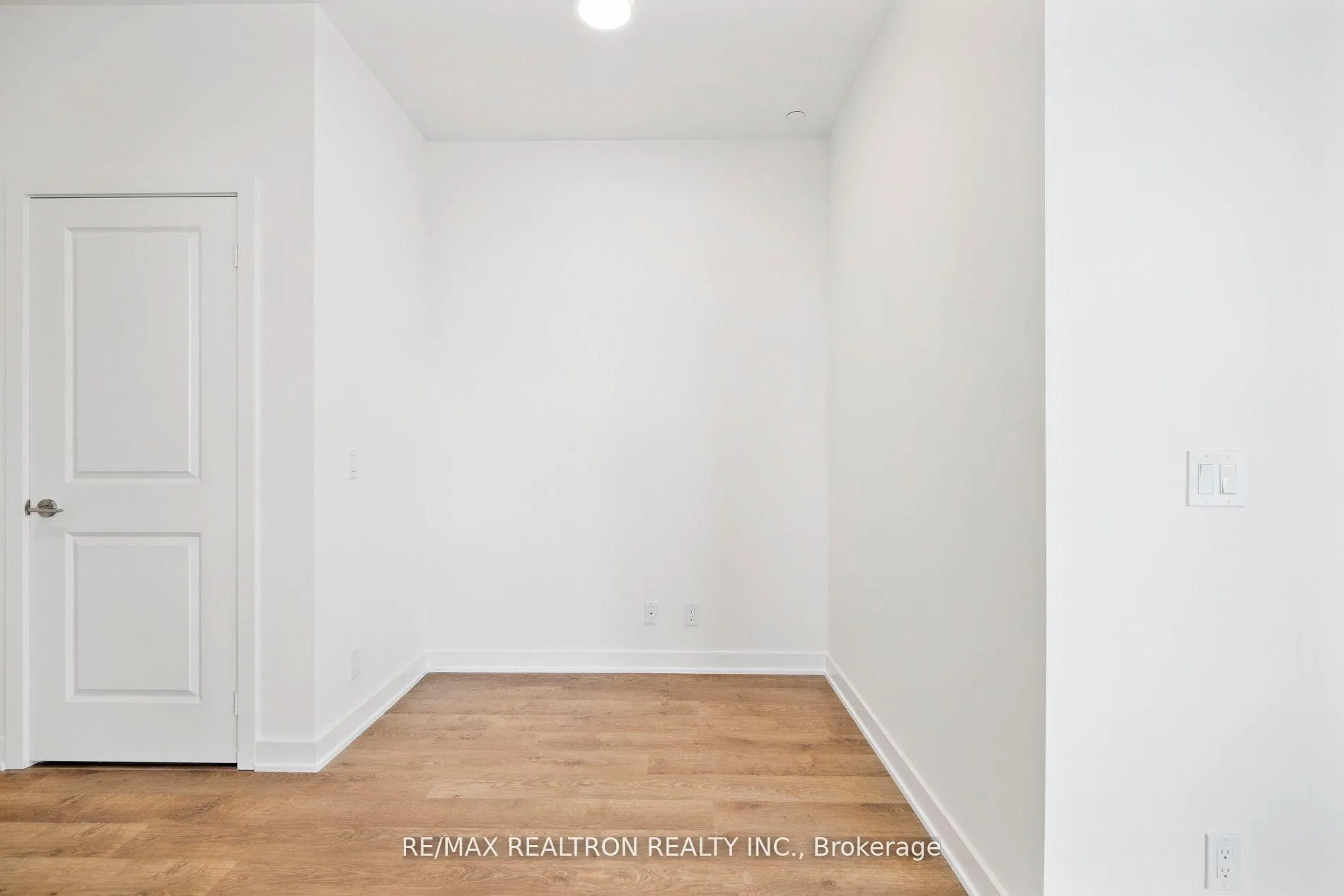 Photo 8 of Unit 211A, 30 Upper Mall Way, Vaughan, Brownridge — HOMEH
