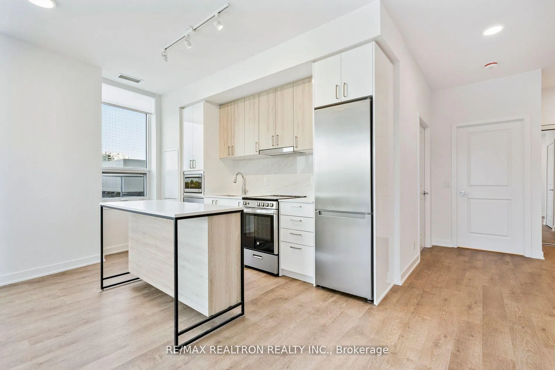Photo 9 of Unit 211A, 30 Upper Mall Way, Vaughan, Brownridge — HOMEH