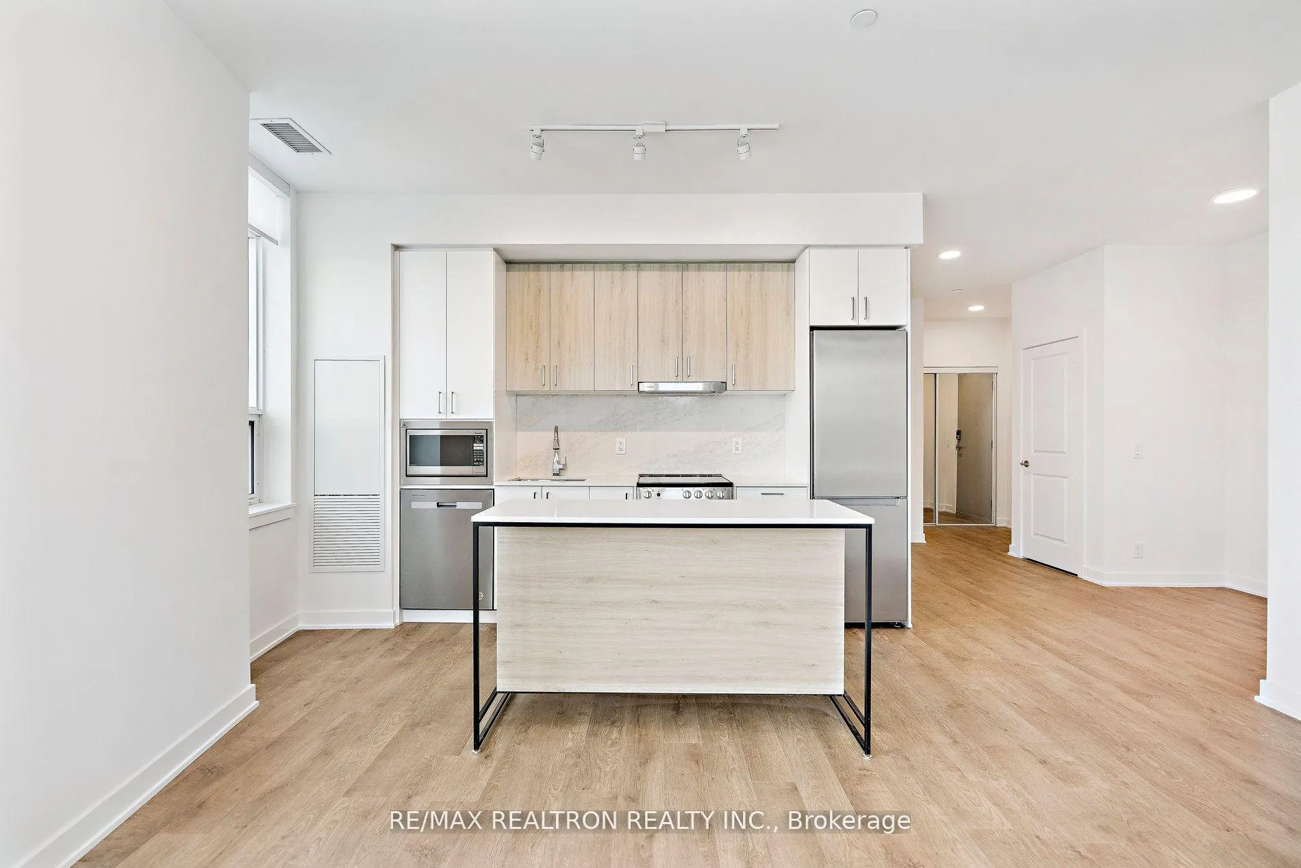 Photo 11 of Unit 211A, 30 Upper Mall Way, Vaughan, Brownridge — HOMEH