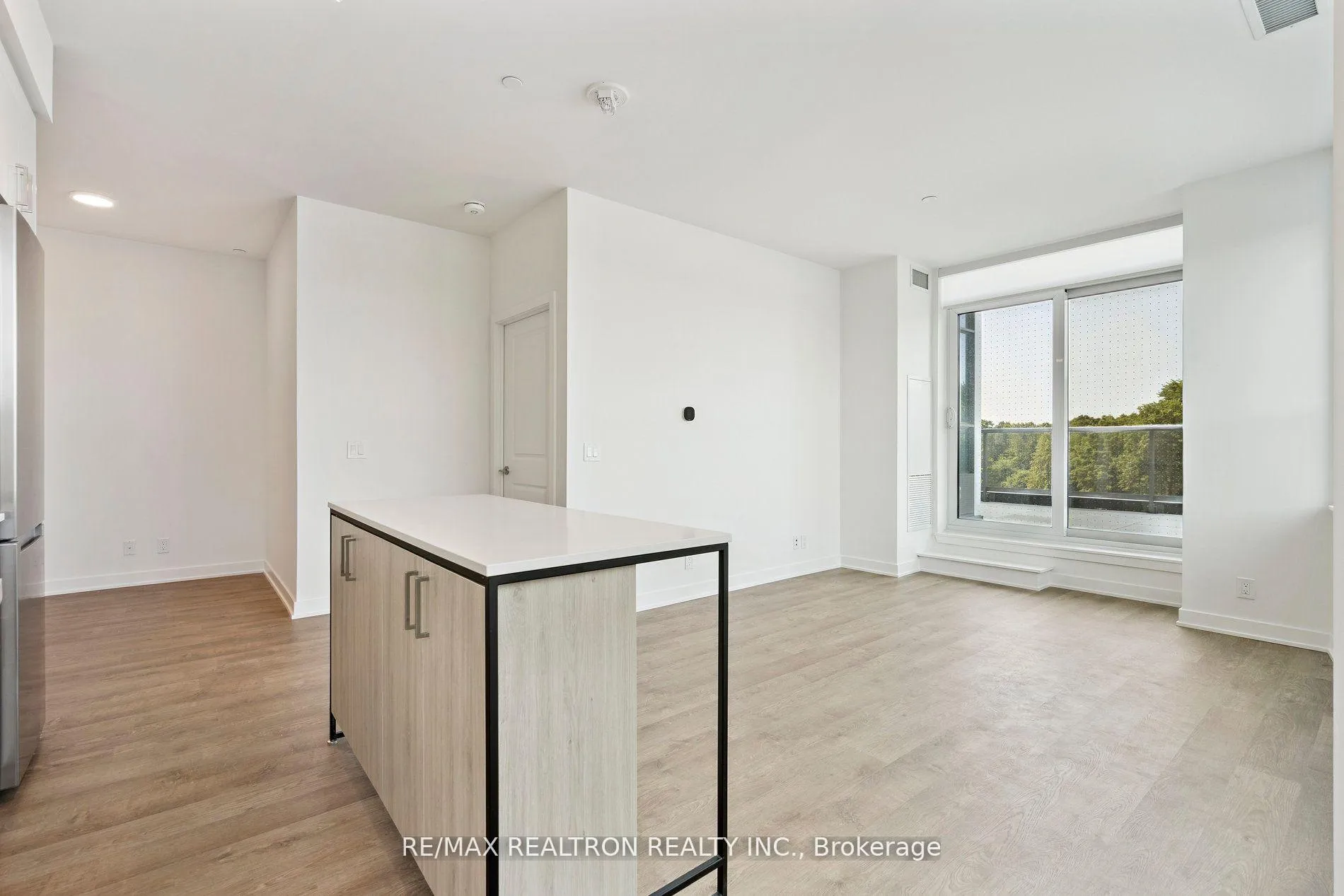 Photo 12 of Unit 211A, 30 Upper Mall Way, Vaughan, Brownridge — HOMEH