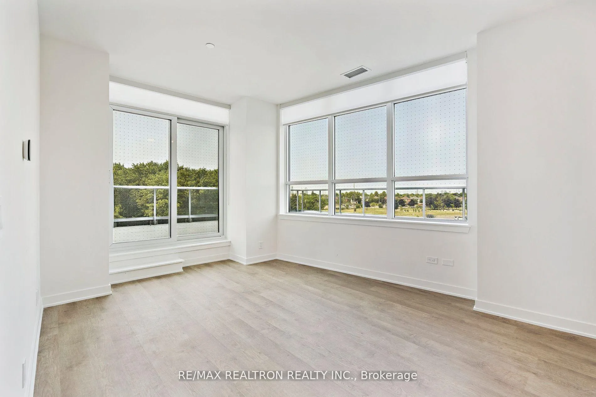 Photo 14 of Unit 211A, 30 Upper Mall Way, Vaughan, Brownridge — HOMEH