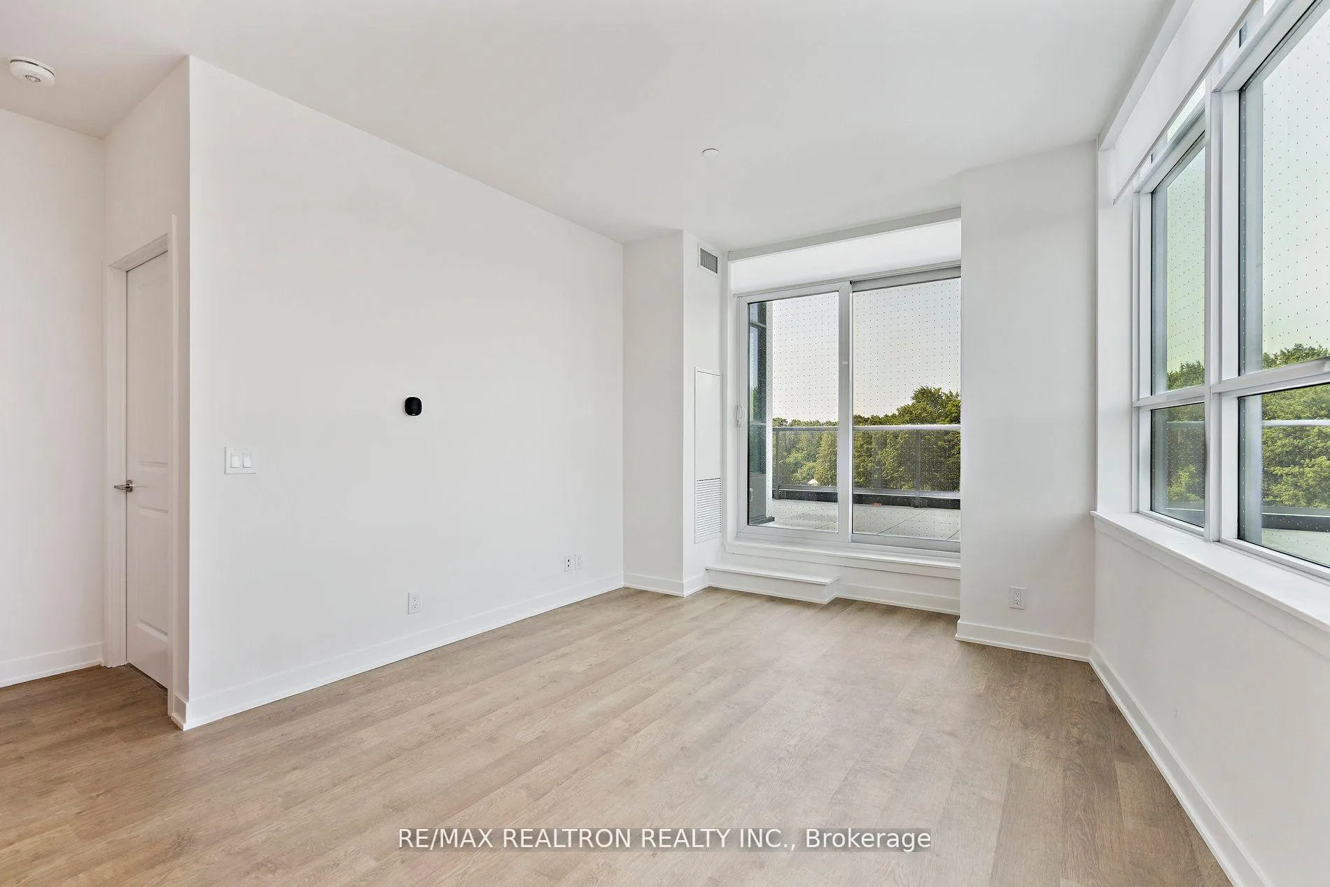 Photo 16 of Unit 211A, 30 Upper Mall Way, Vaughan, Brownridge — HOMEH