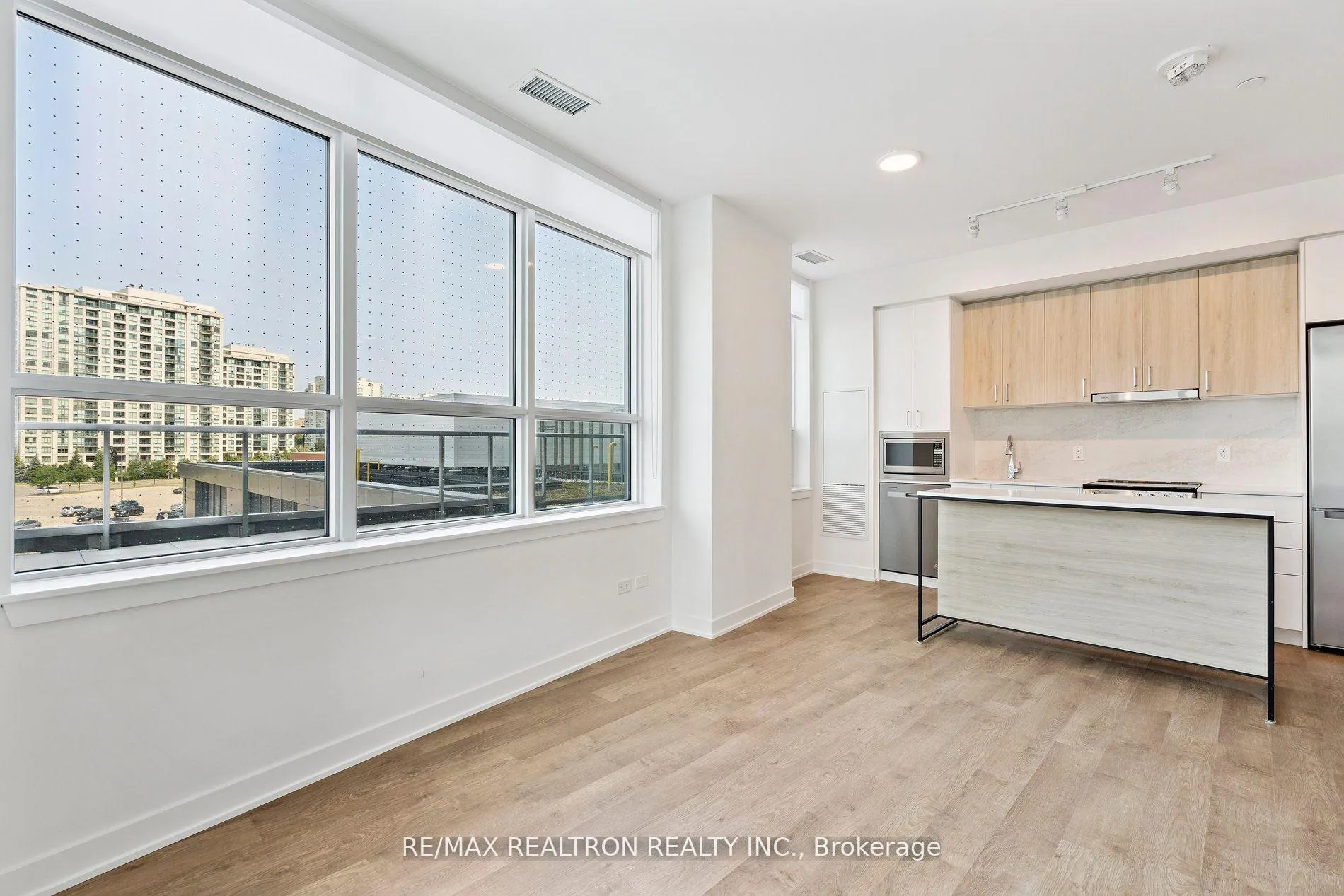 Photo 17 of Unit 211A, 30 Upper Mall Way, Vaughan, Brownridge — HOMEH