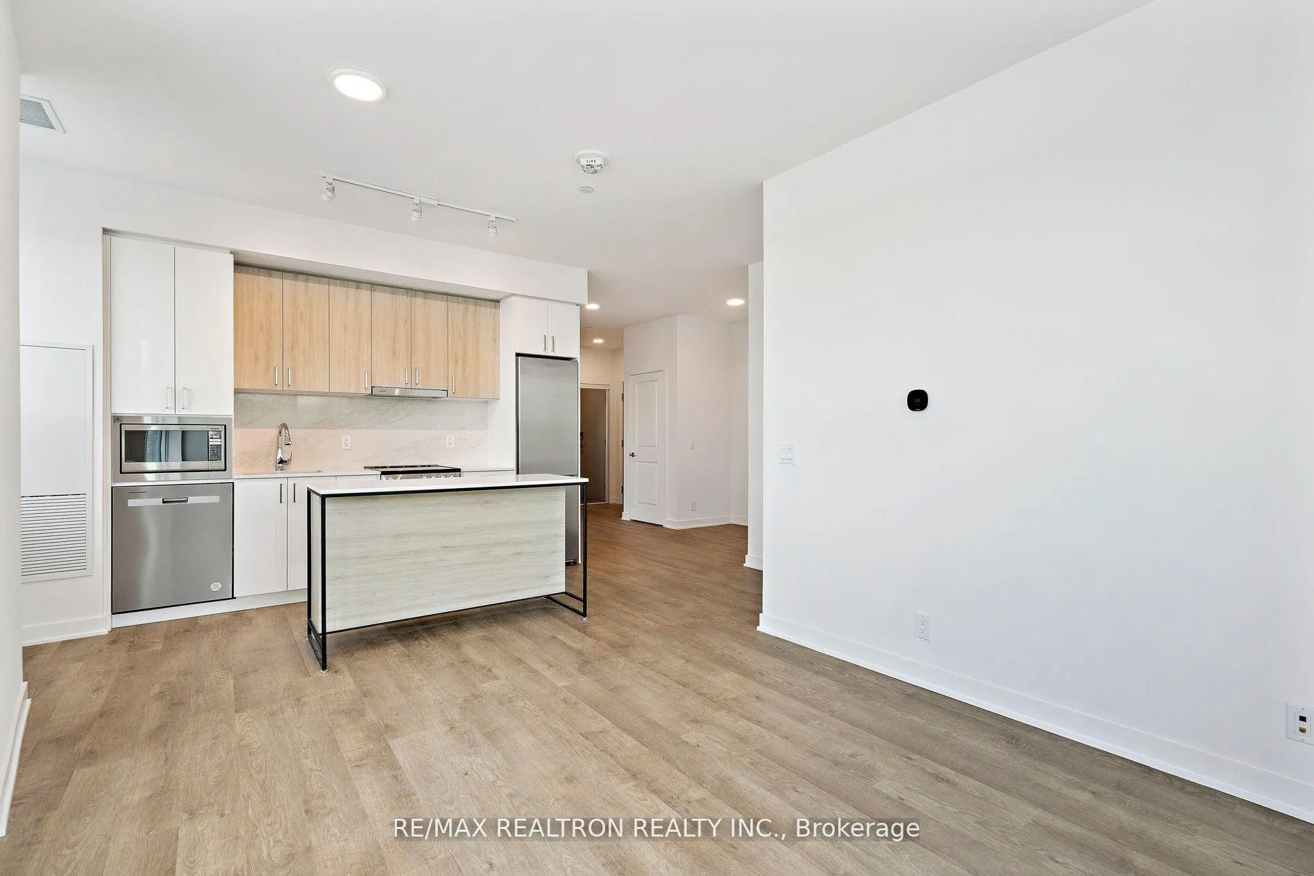 Photo 18 of Unit 211A, 30 Upper Mall Way, Vaughan, Brownridge — HOMEH