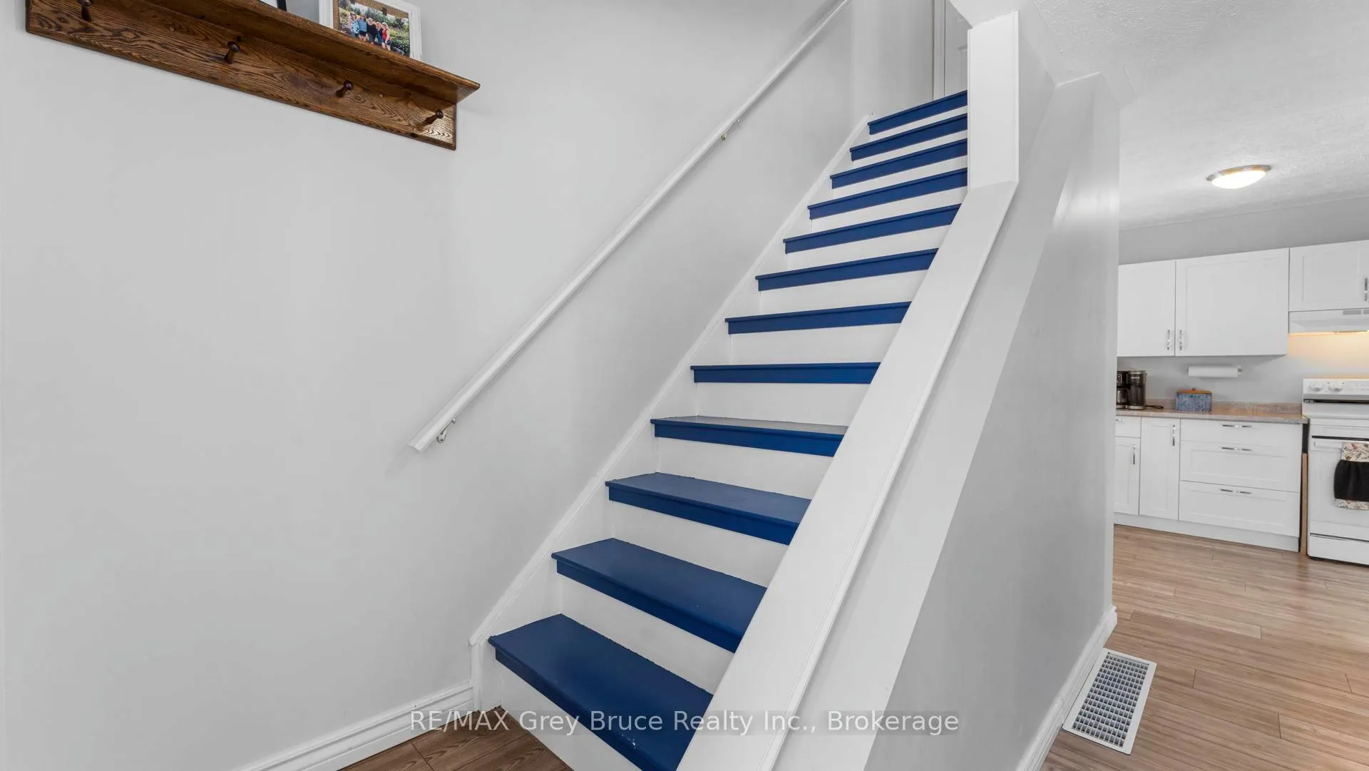 Photo 4 of 1666 3rd Avenue W, Owen Sound — HOMEH