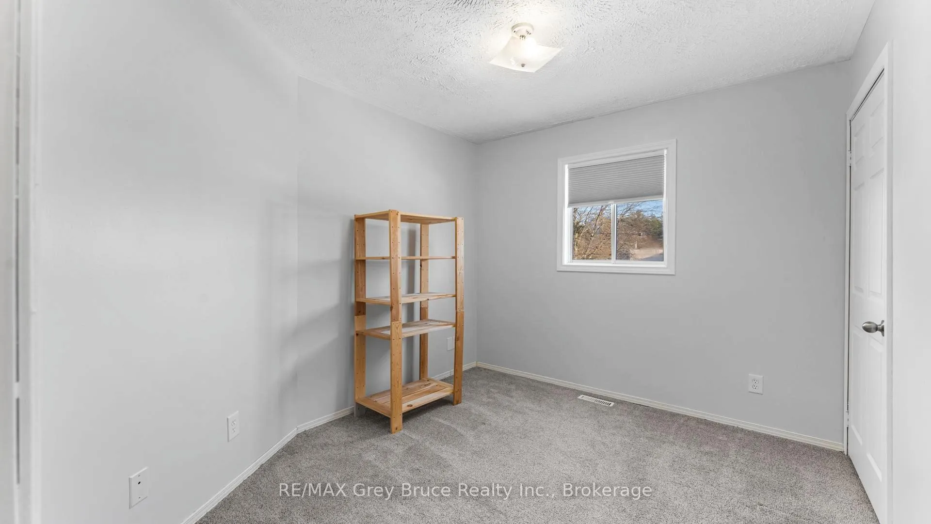Photo 10 of 1666 3rd Avenue W, Owen Sound — HOMEH