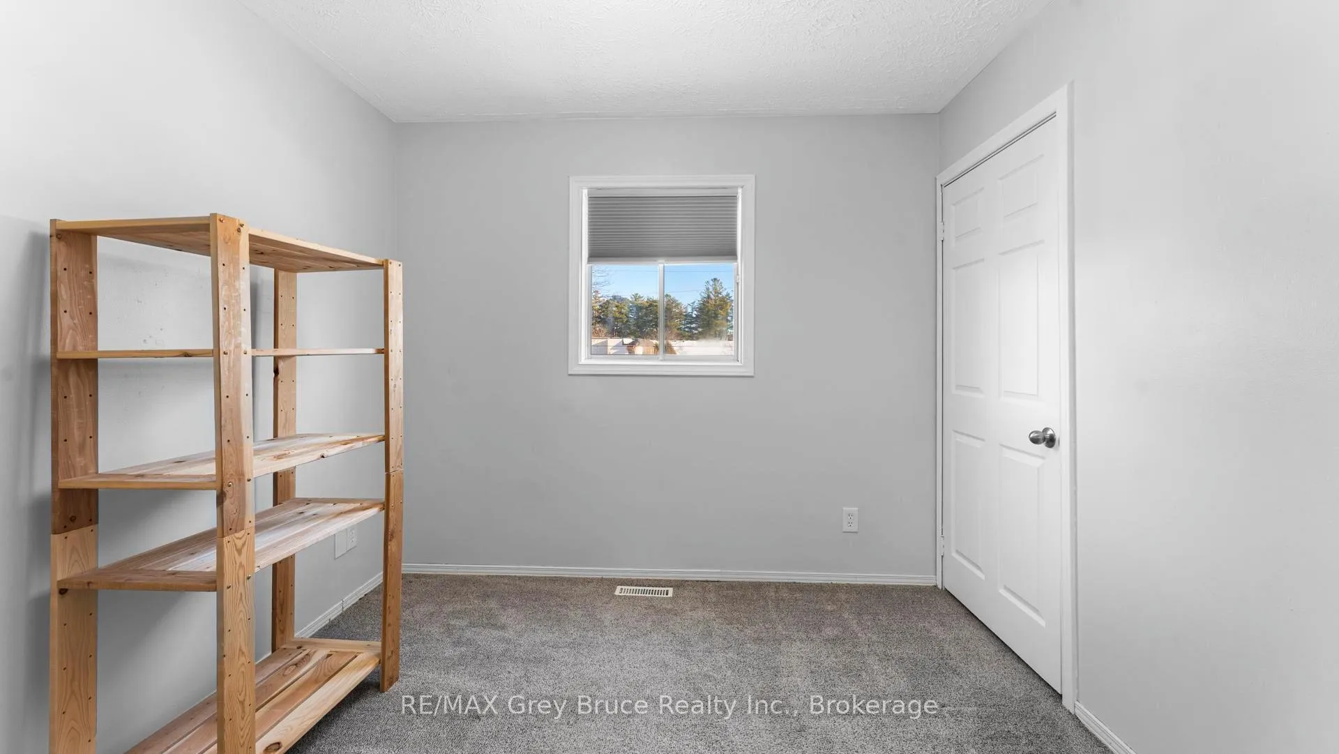 Photo 11 of 1666 3rd Avenue W, Owen Sound — HOMEH