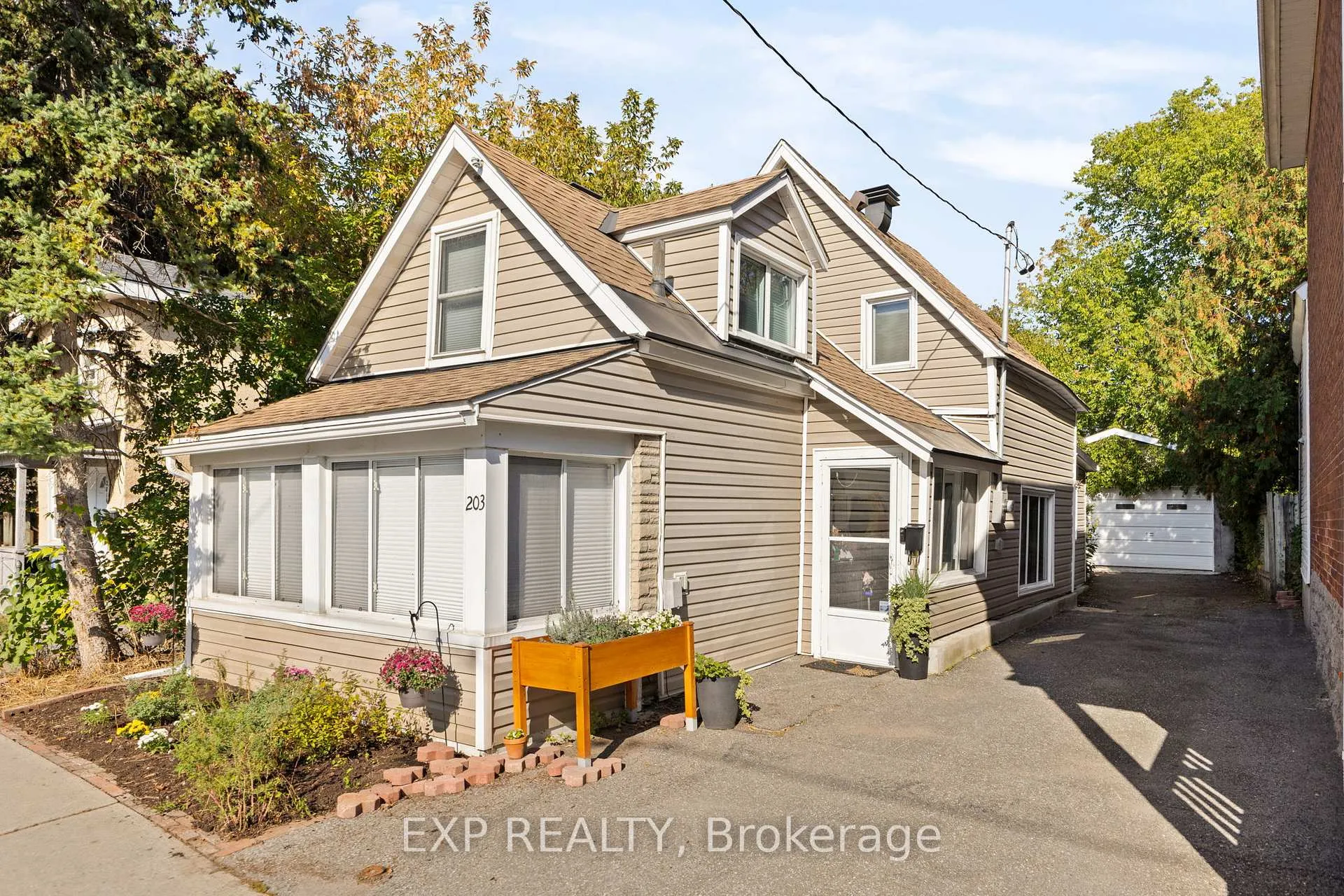 Photo 1 of 203 Carruthers Avenue, Ottawa, Hintonburg — HOMEH