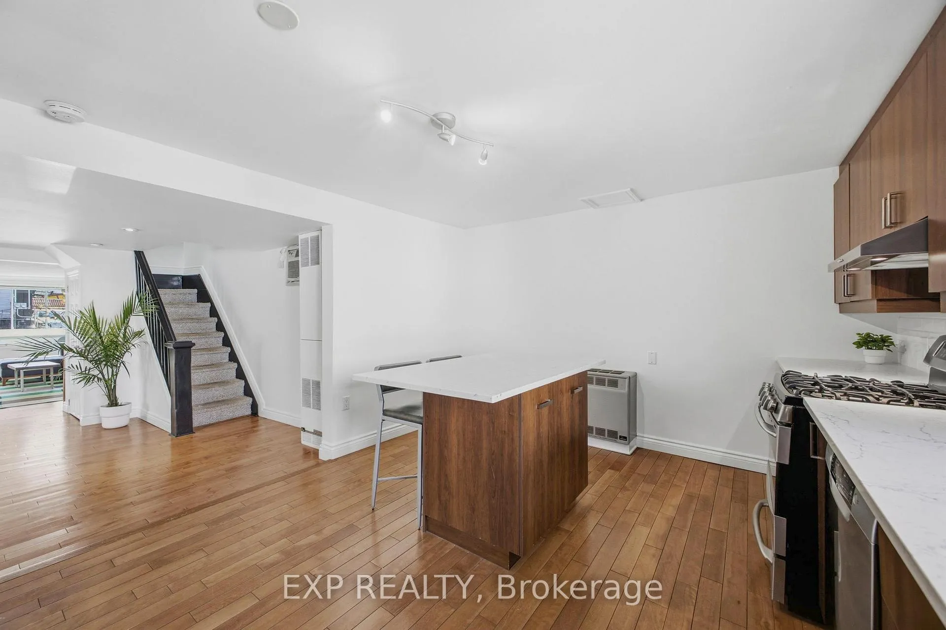 Photo 15 of 203 Carruthers Avenue, Ottawa, Hintonburg — HOMEH