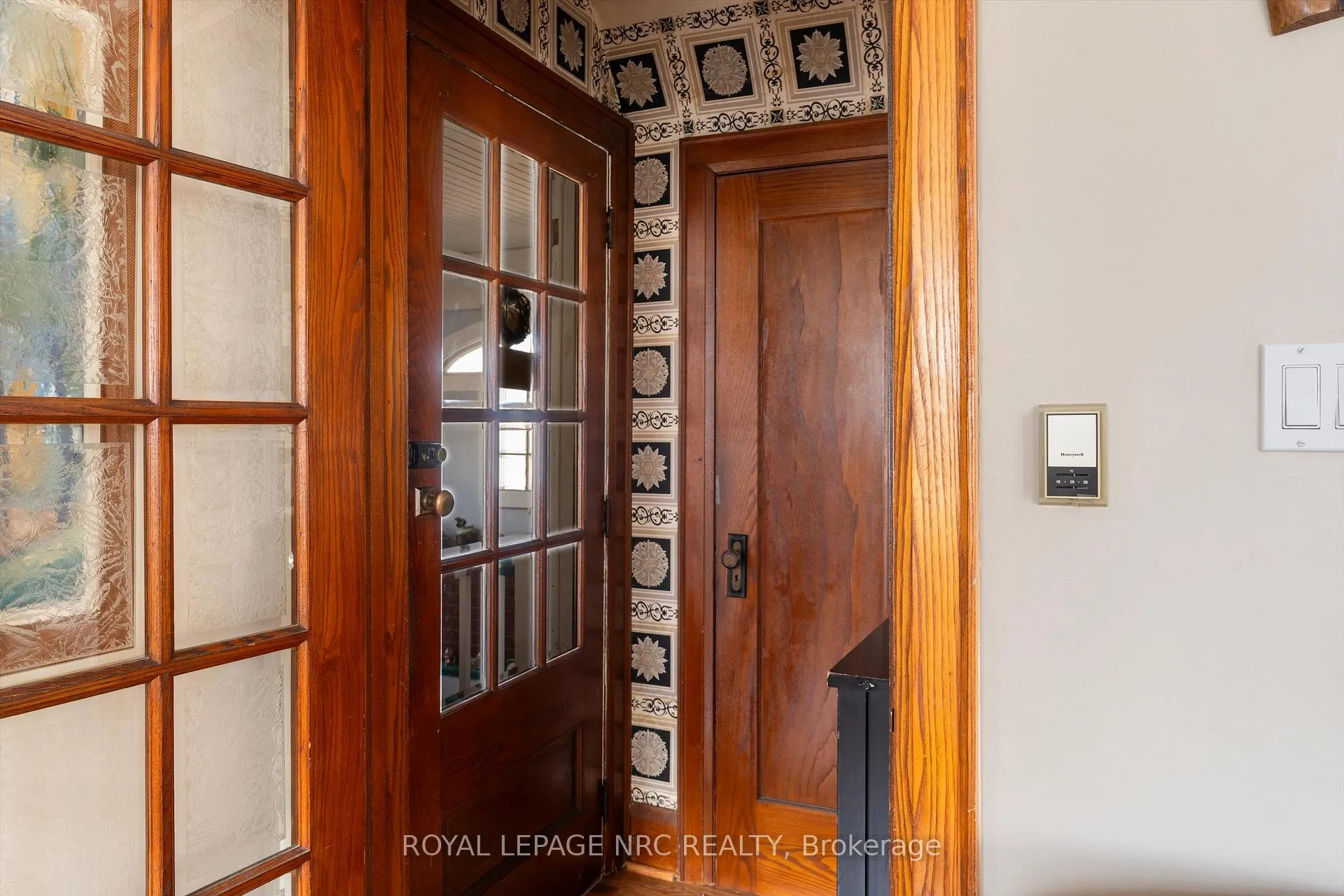 Photo 2 of 4148 Drummond Road, Niagara Falls, Cherrywood — HOMEH