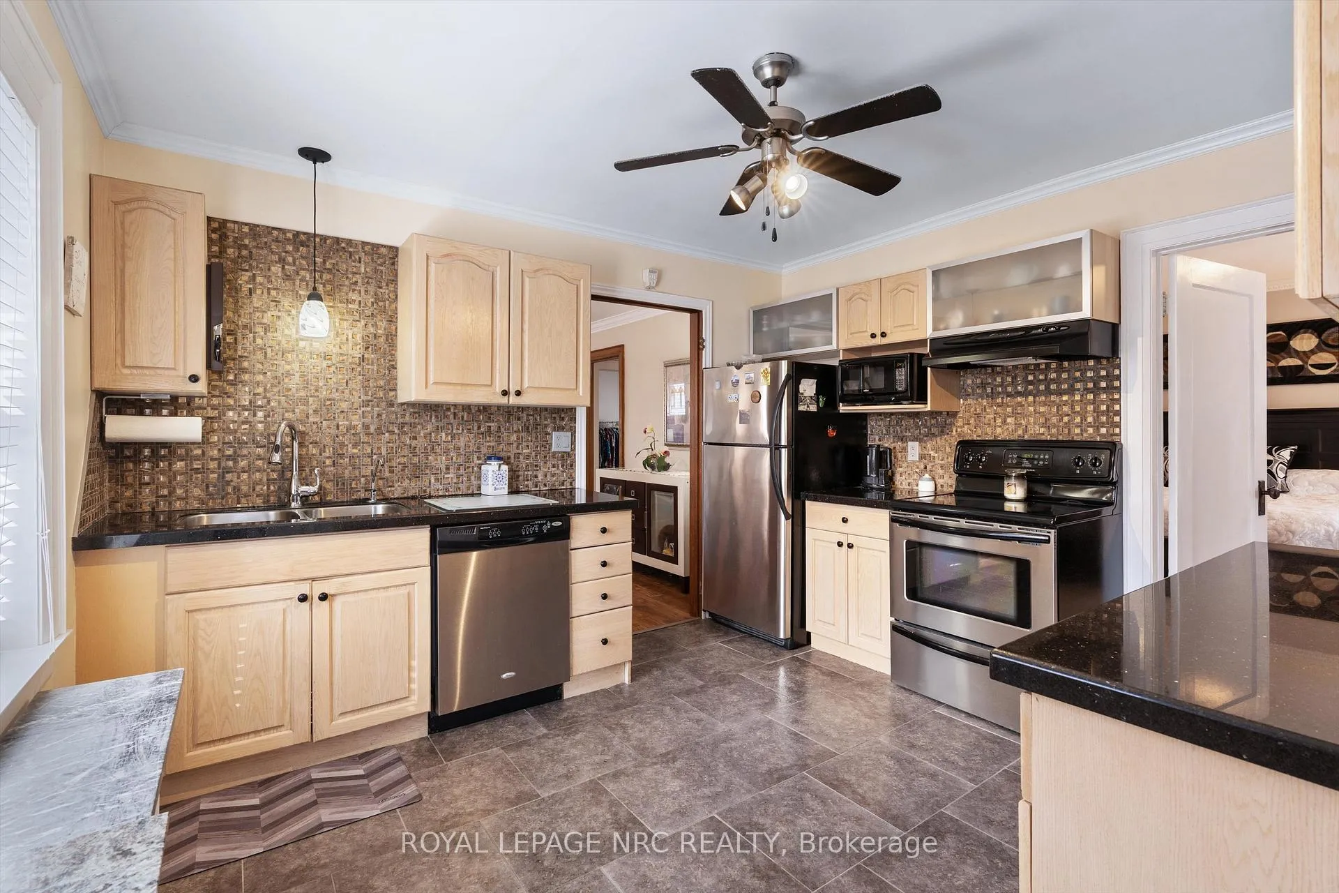 Photo 8 of 4148 Drummond Road, Niagara Falls, Cherrywood — HOMEH