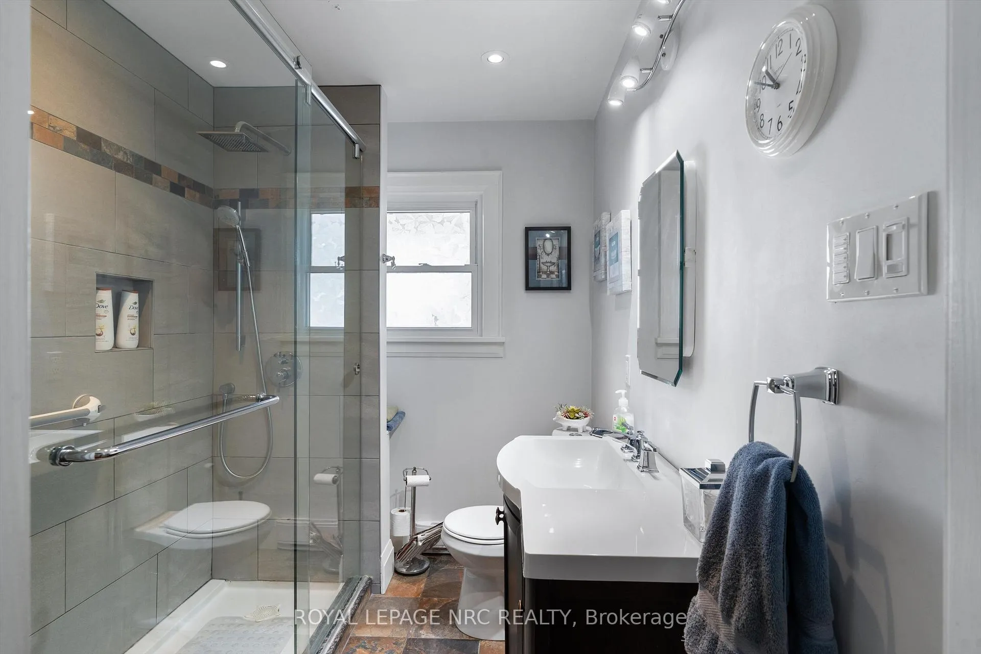 Photo 11 of 4148 Drummond Road, Niagara Falls, Cherrywood — HOMEH