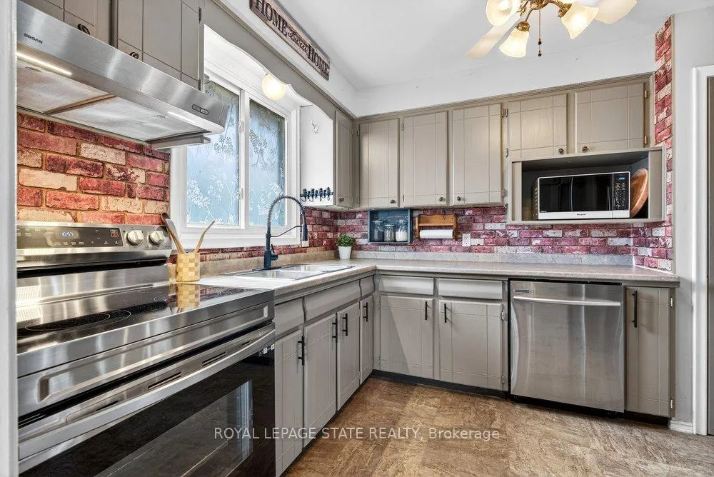 Photo 14 of 368 Carson Drive, Hamilton, Lisgar — HOMEH