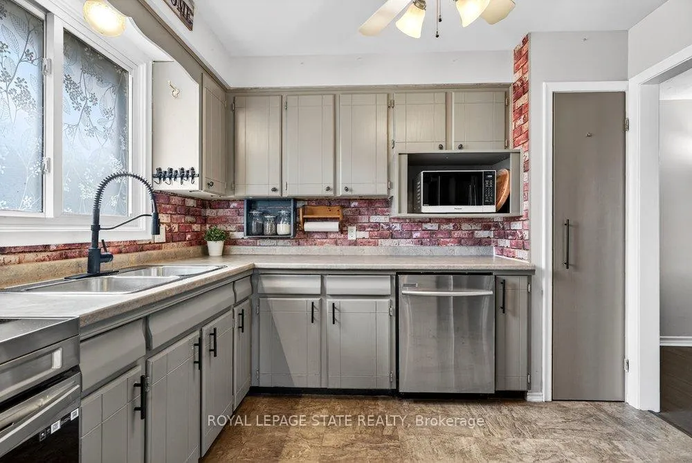 Photo 15 of 368 Carson Drive, Hamilton, Lisgar — HOMEH