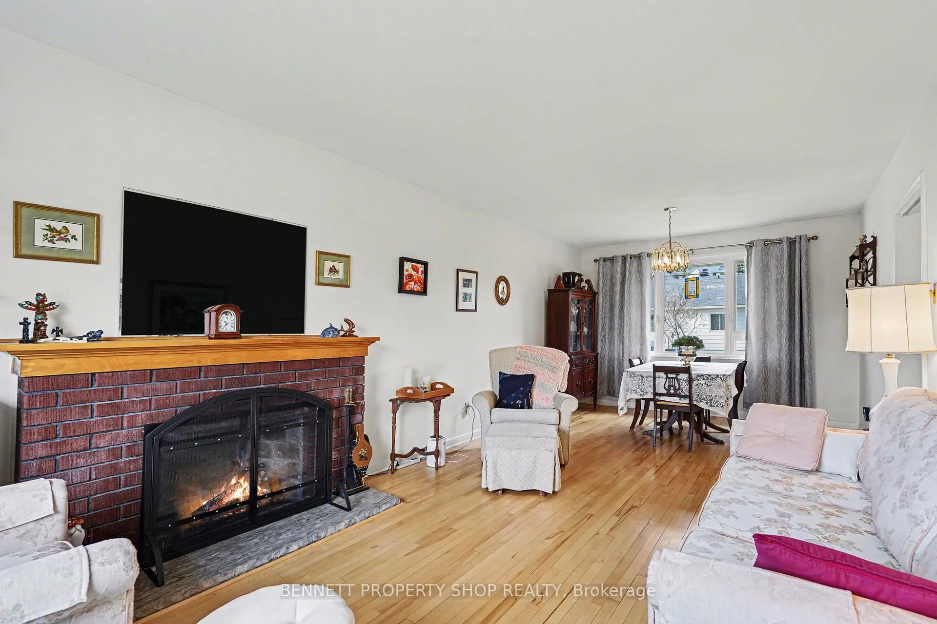 Photo 4 of 1953 Saunderson Drive, Ottawa, Elmvale Acres/Urbandale — HOMEH