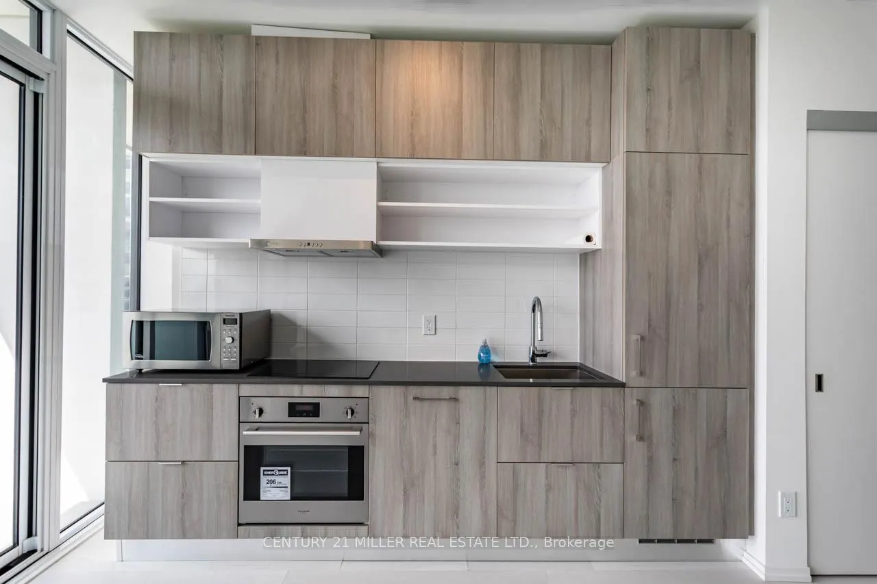 Photo 5 of Unit 927, 8 Hillsdale Avenue E, Toronto, Mount Pleasant West — HOMEH
