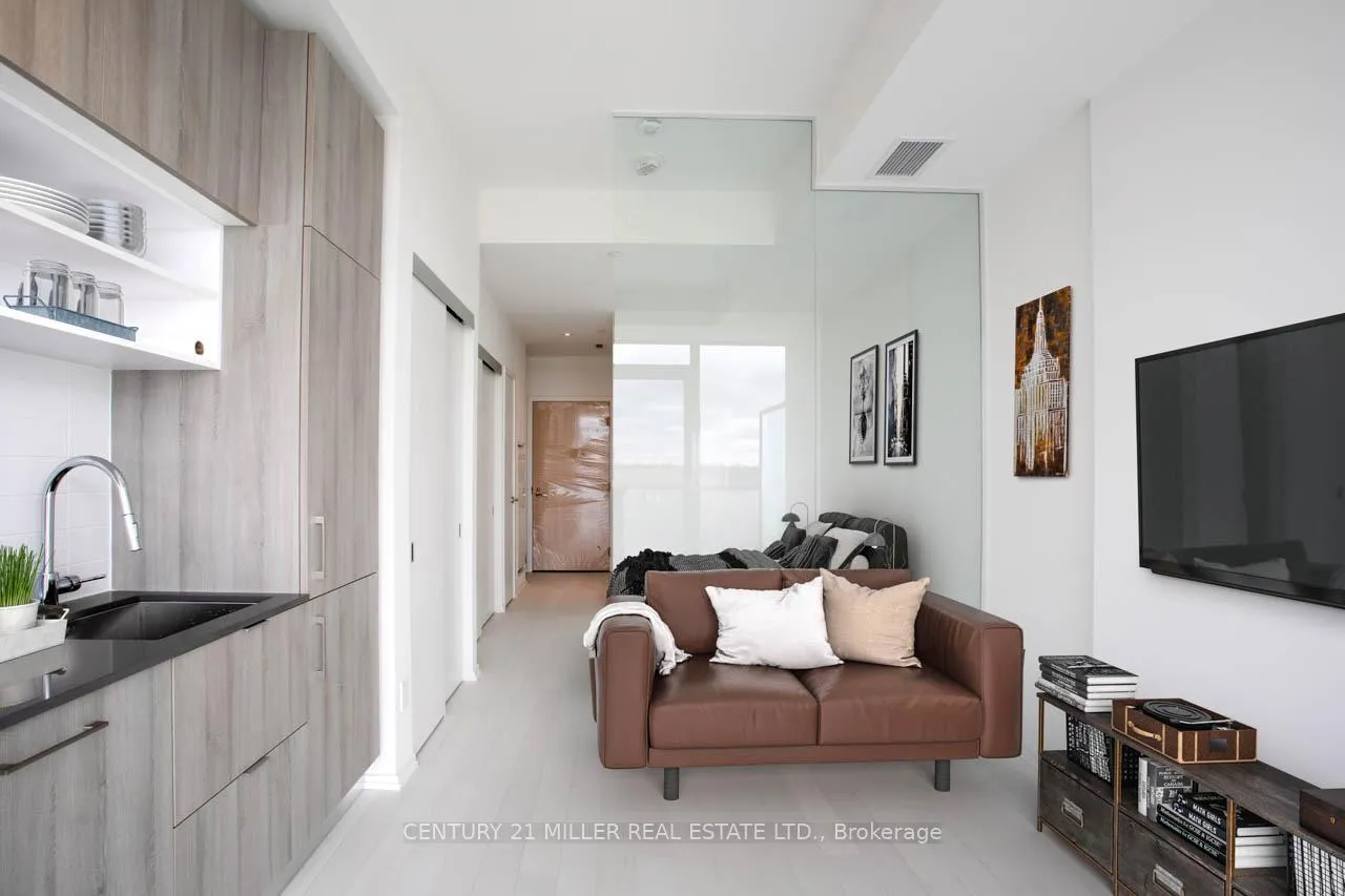 Photo 6 of Unit 927, 8 Hillsdale Avenue E, Toronto, Mount Pleasant West — HOMEH