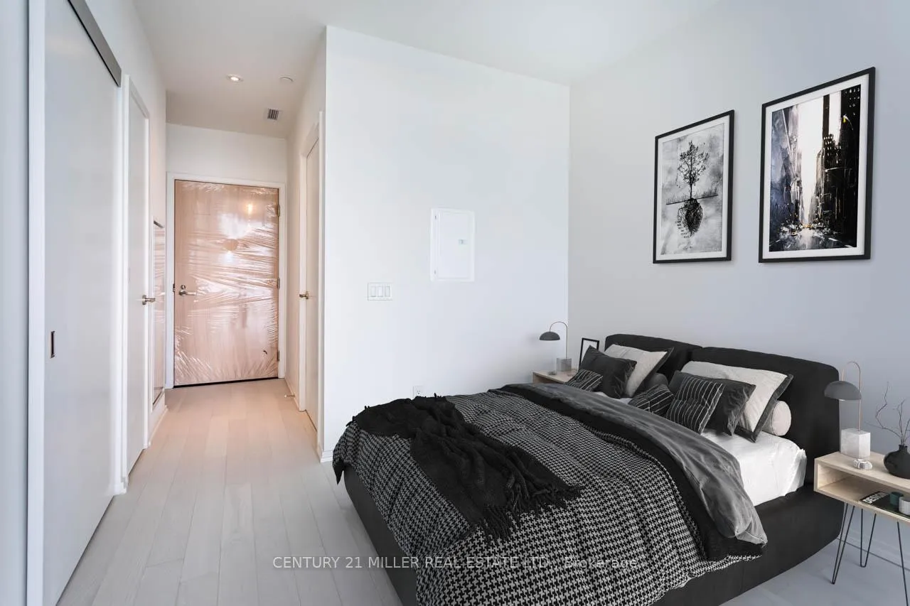 Photo 7 of Unit 927, 8 Hillsdale Avenue E, Toronto, Mount Pleasant West — HOMEH