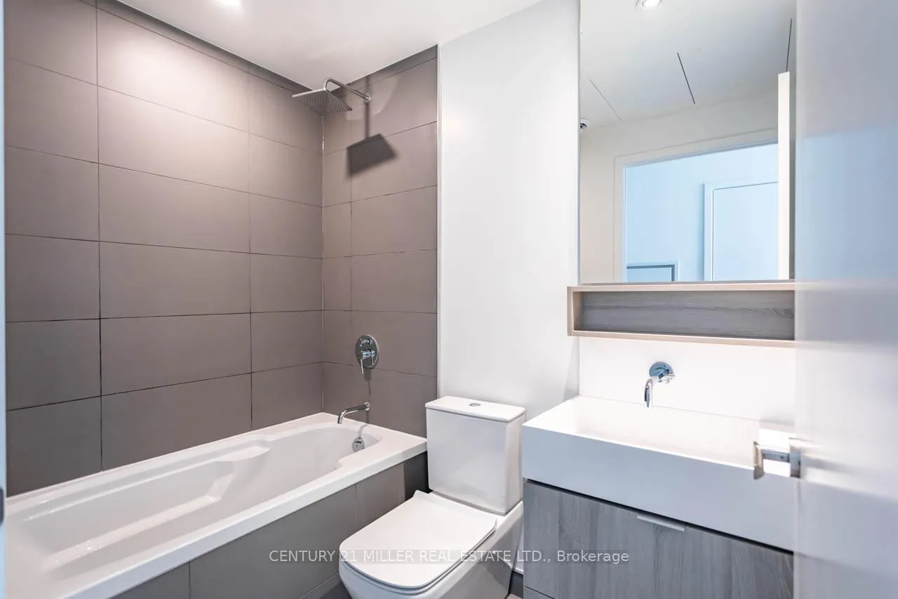 Photo 8 of Unit 927, 8 Hillsdale Avenue E, Toronto, Mount Pleasant West — HOMEH