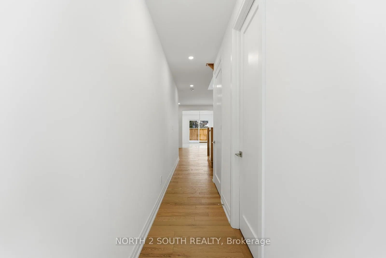 Photo 3 of 36 Virro Court, Vaughan, West Woodbridge — HOMEH