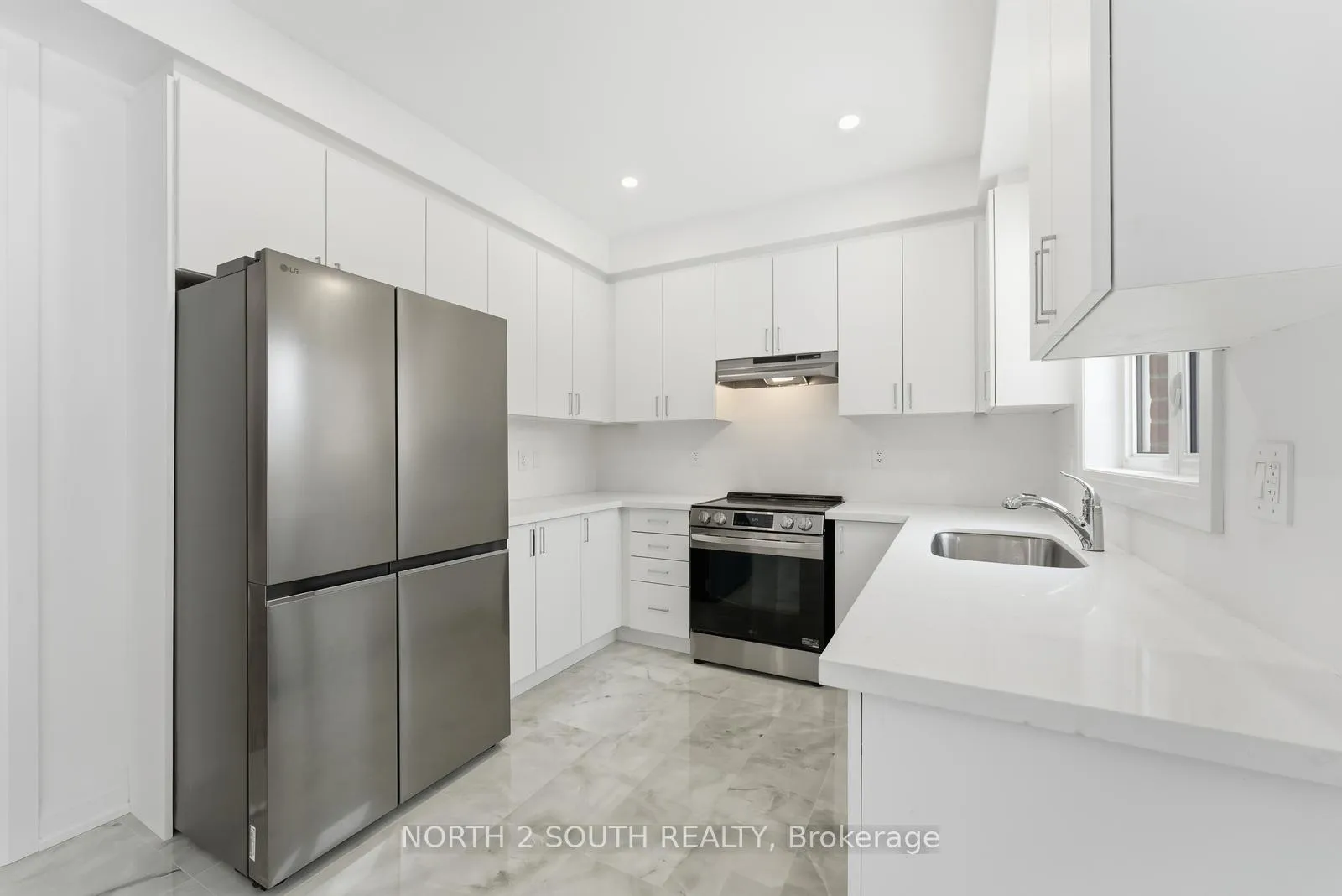 Photo 12 of 36 Virro Court, Vaughan, West Woodbridge — HOMEH