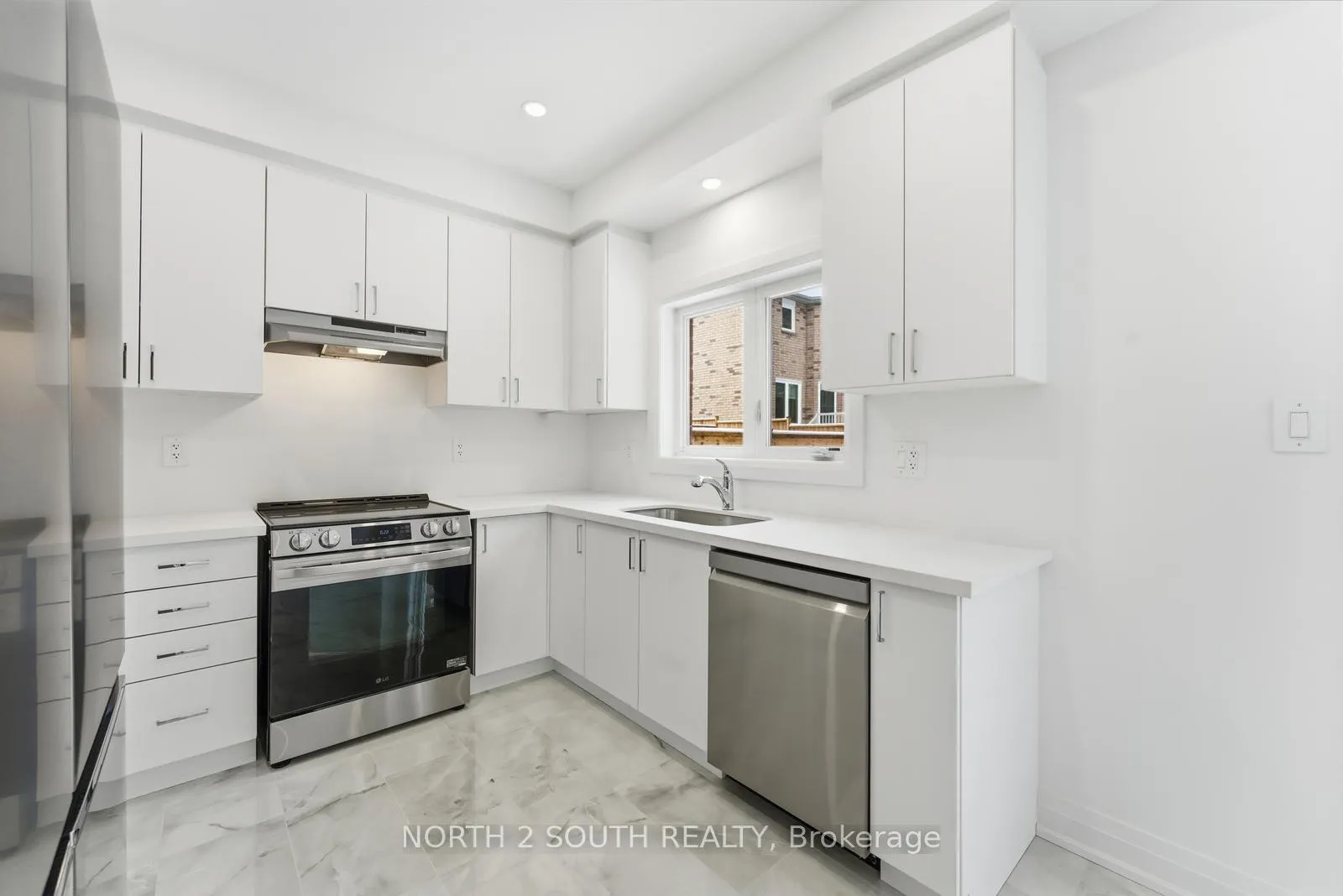 Photo 13 of 36 Virro Court, Vaughan, West Woodbridge — HOMEH