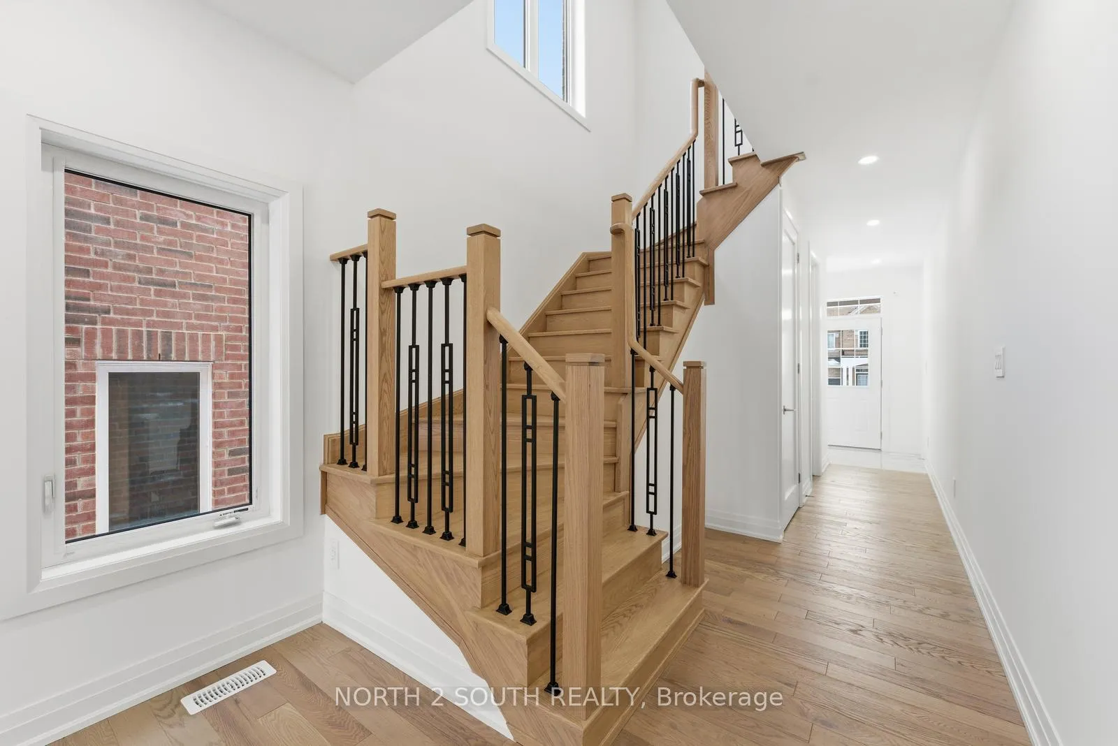 Photo 17 of 36 Virro Court, Vaughan, West Woodbridge — HOMEH