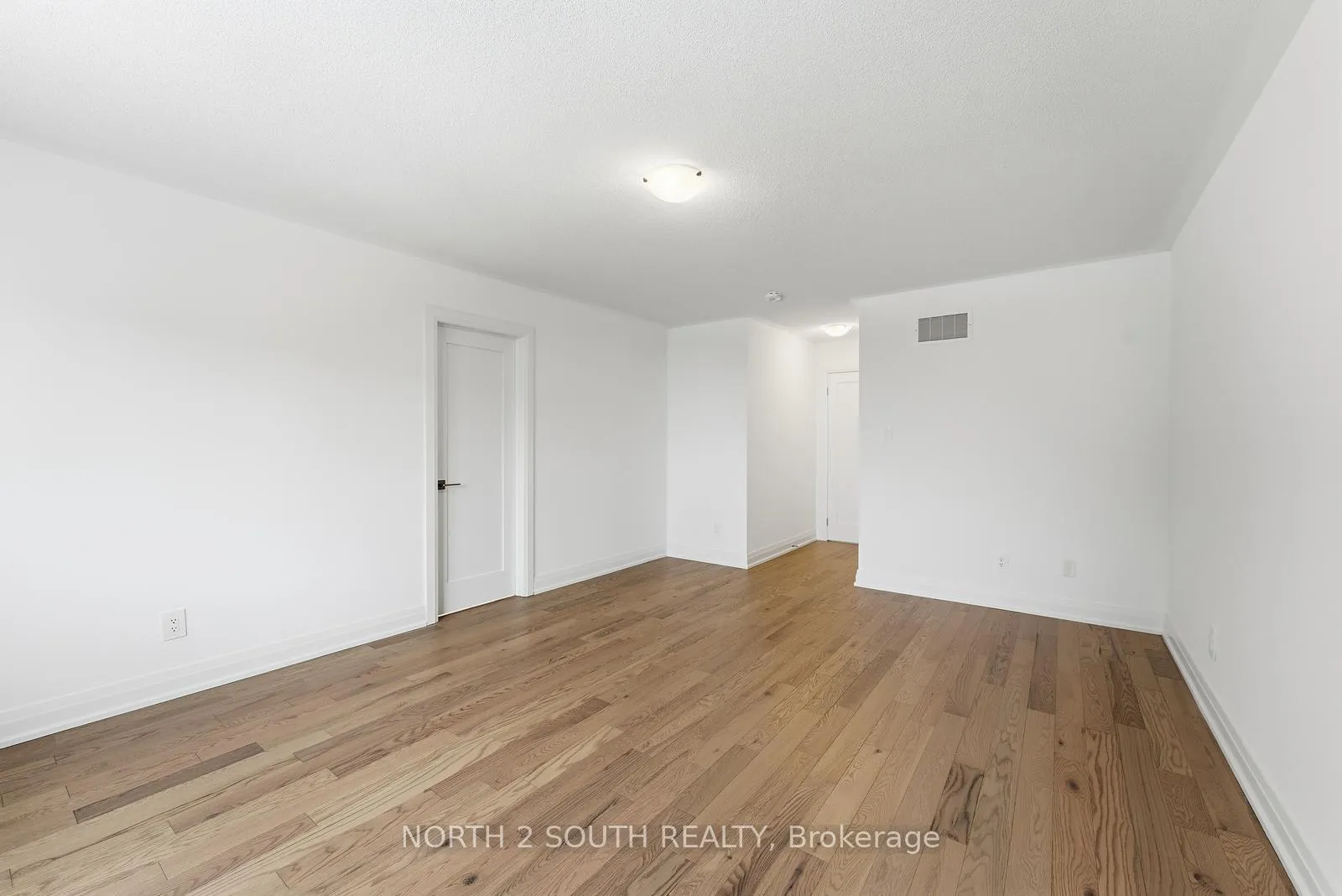 Photo 20 of 36 Virro Court, Vaughan, West Woodbridge — HOMEH