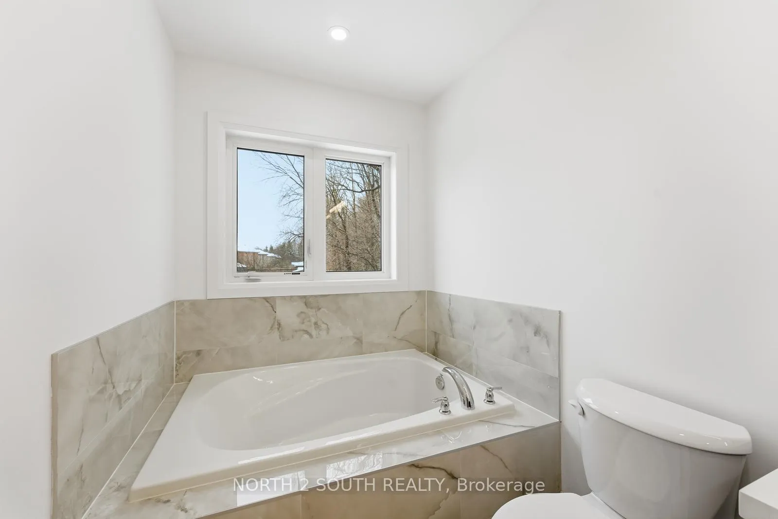 Photo 22 of 36 Virro Court, Vaughan, West Woodbridge — HOMEH