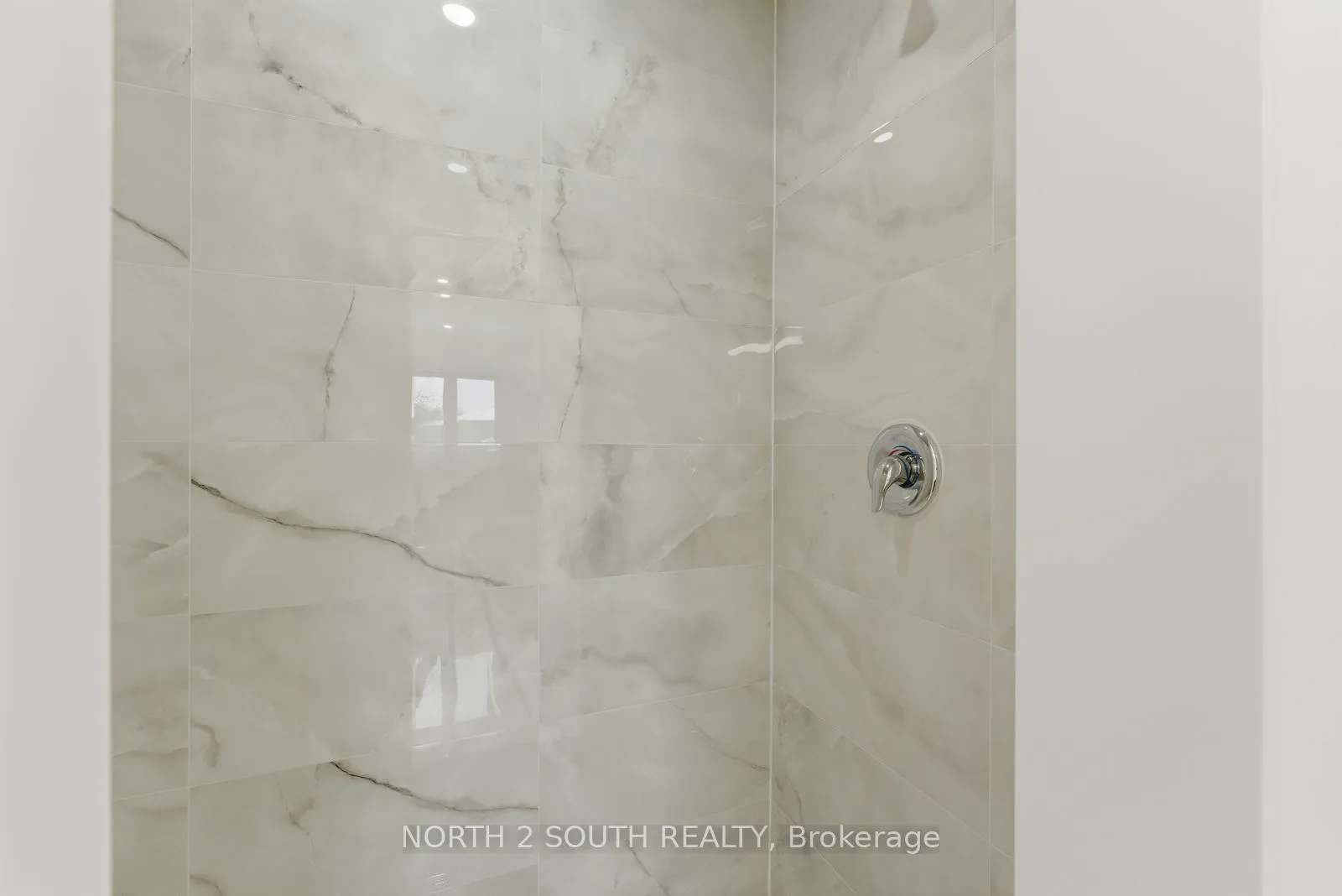 Photo 24 of 36 Virro Court, Vaughan, West Woodbridge — HOMEH