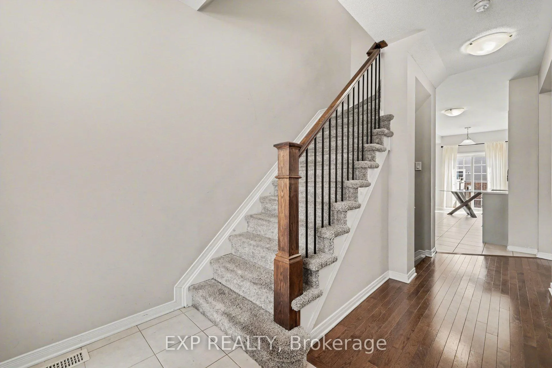 Photo 4 of 450 Ashbourne Crescent, Ottawa, Barrhaven - Stonebridge — HOMEH