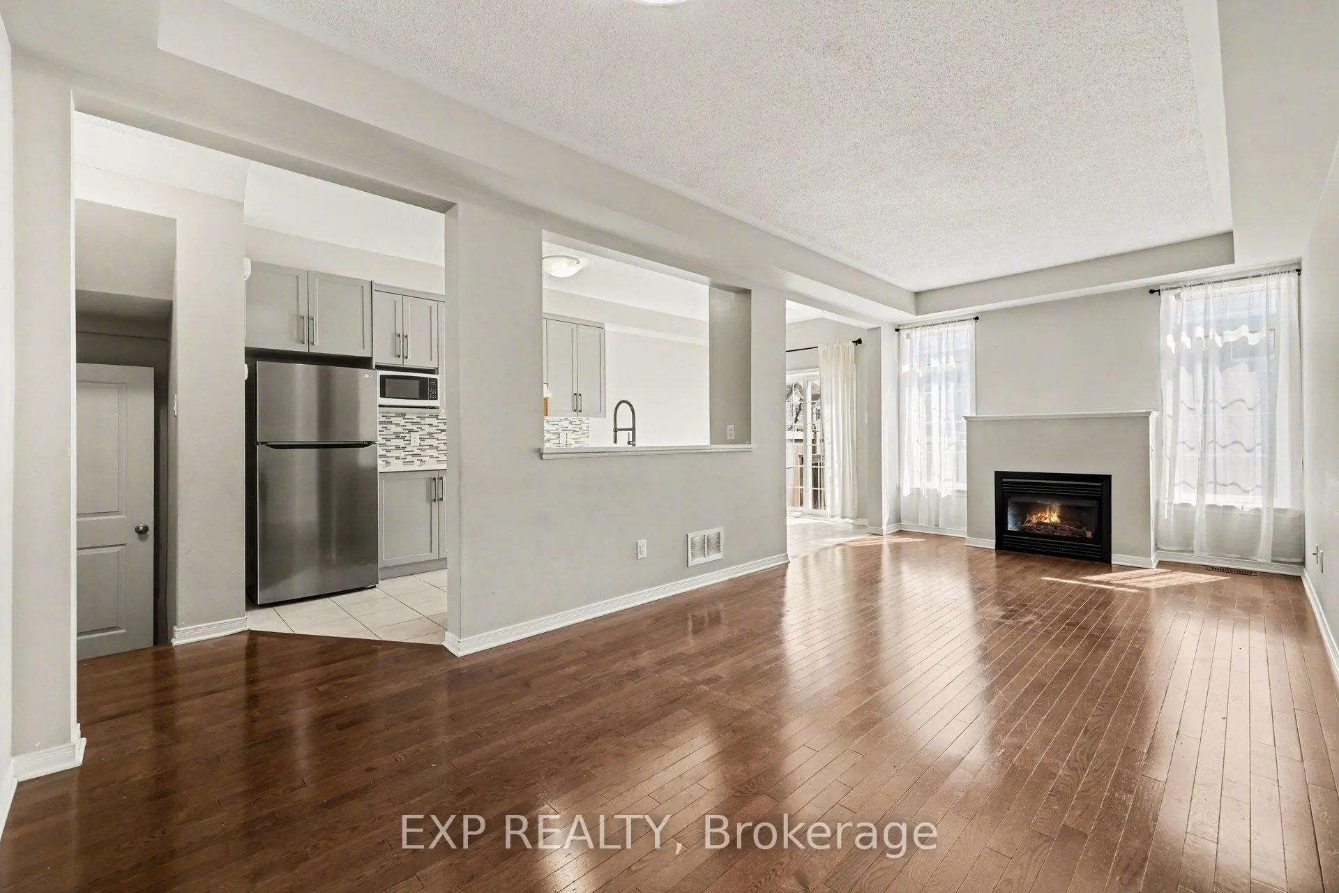 Photo 6 of 450 Ashbourne Crescent, Ottawa, Barrhaven - Stonebridge — HOMEH