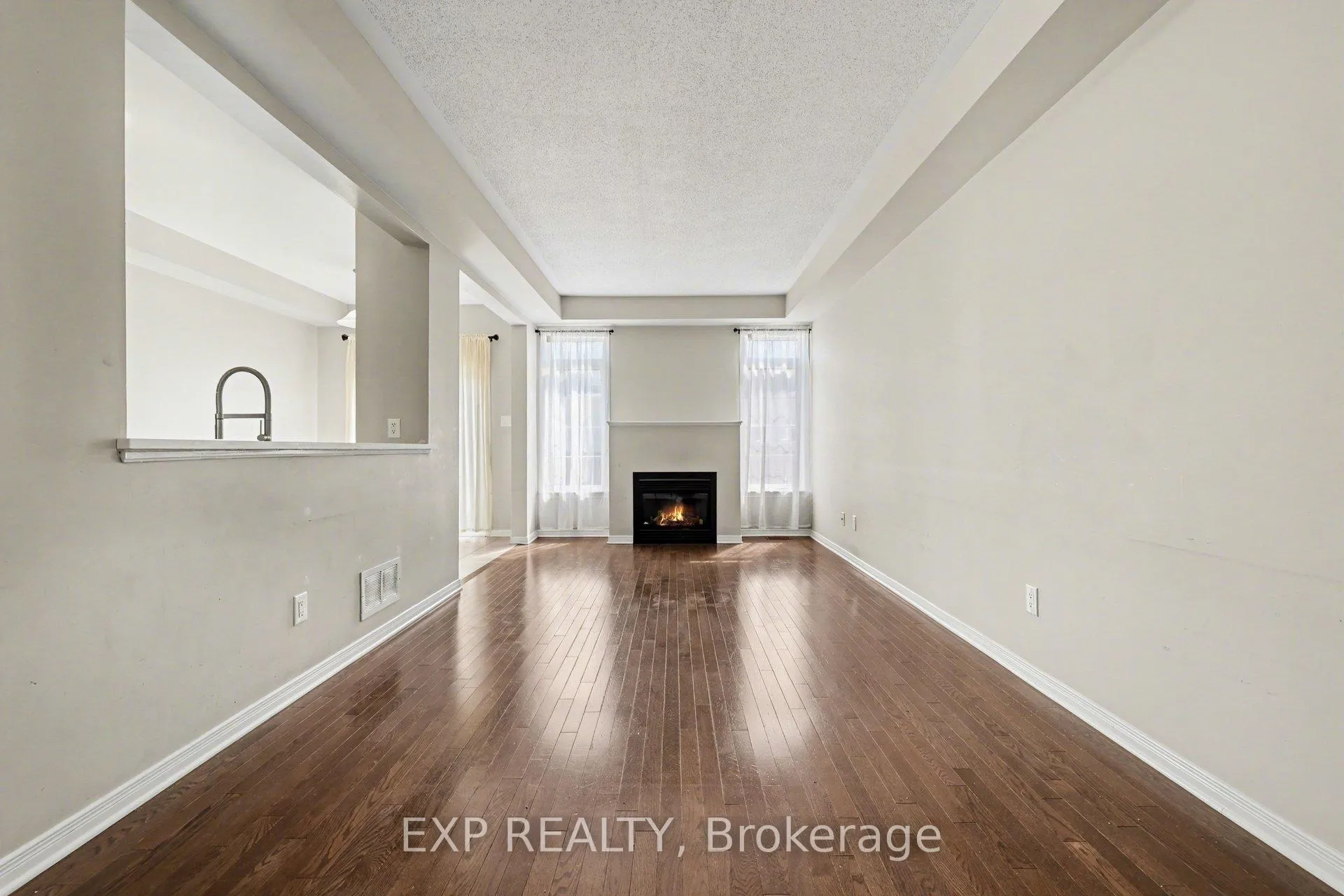 Photo 8 of 450 Ashbourne Crescent, Ottawa, Barrhaven - Stonebridge — HOMEH