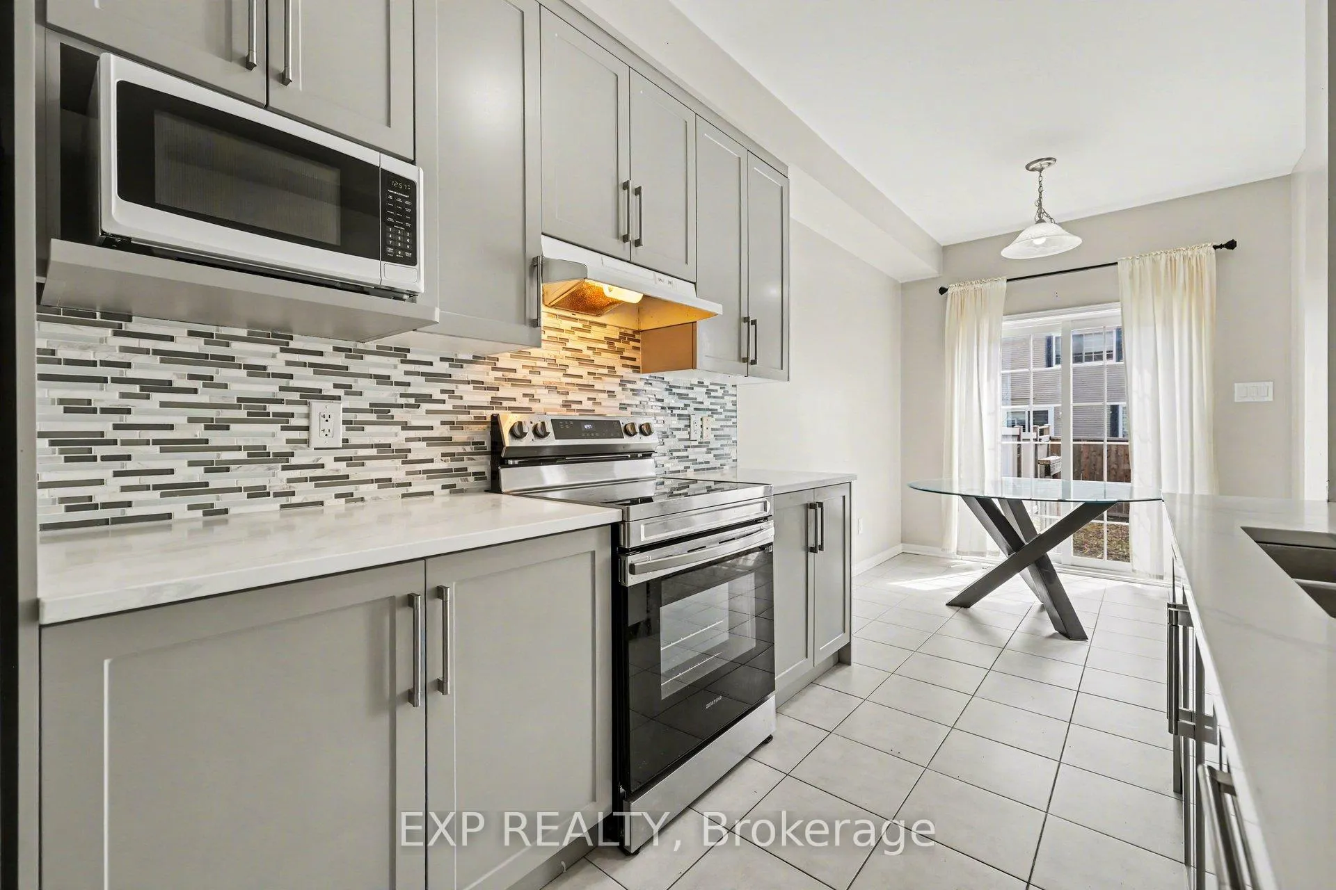 Photo 10 of 450 Ashbourne Crescent, Ottawa, Barrhaven - Stonebridge — HOMEH