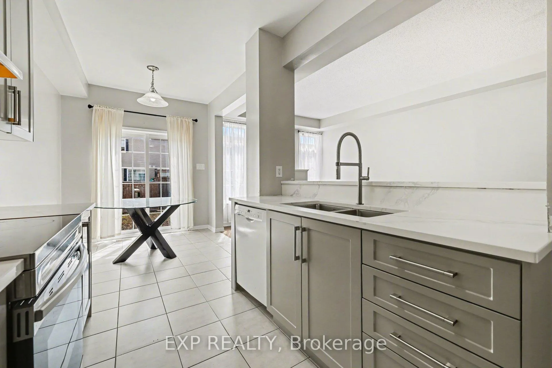 Photo 12 of 450 Ashbourne Crescent, Ottawa, Barrhaven - Stonebridge — HOMEH